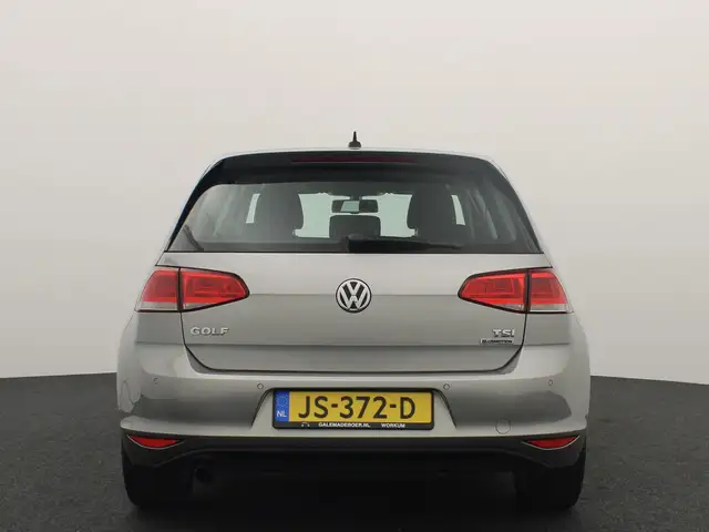 Volkswagen Golf view 4