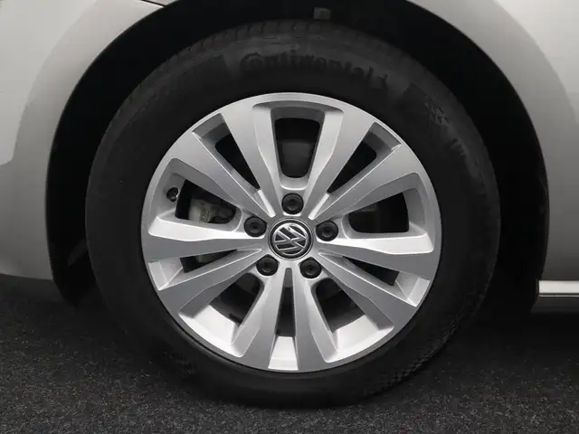 Volkswagen Golf view 6