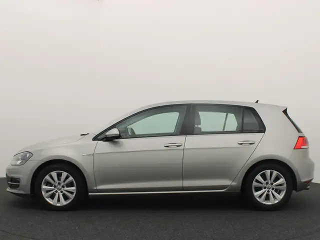 Volkswagen Golf view 2