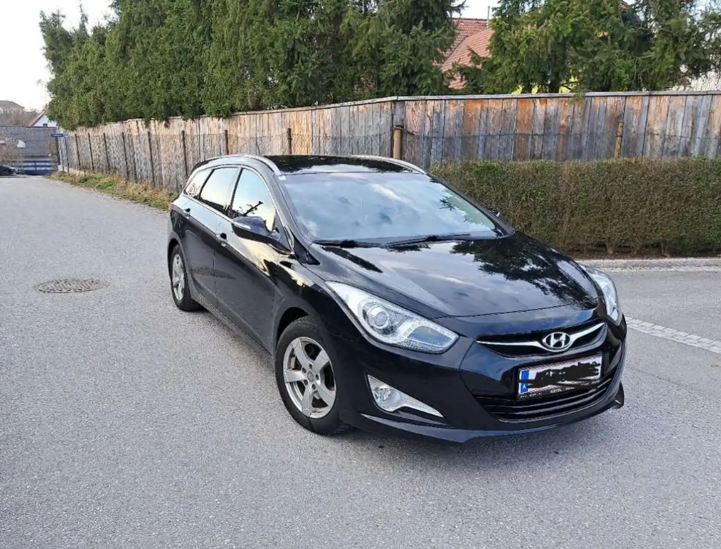 Hyundai i40 i40 GO 1,7 CRDi GO Schwarz - 1
