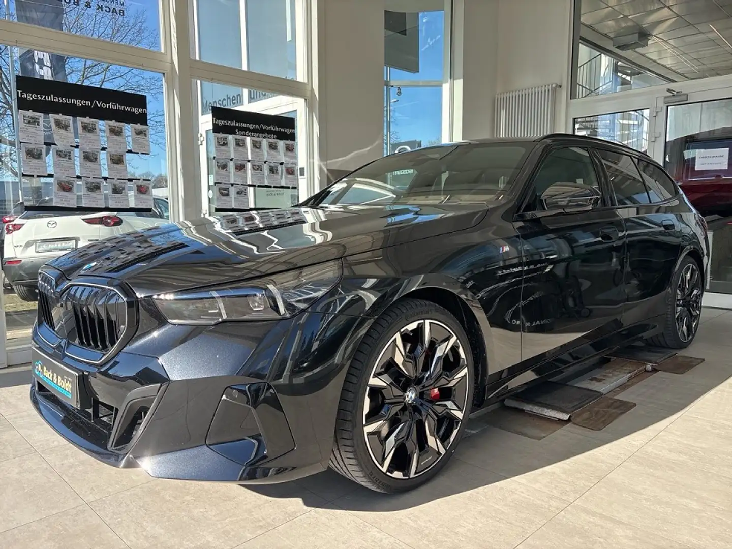 BMW 540 d Touring MSPORT PRO+PANO+STANDHZG+AHK+B&W+21ZOLL - 2