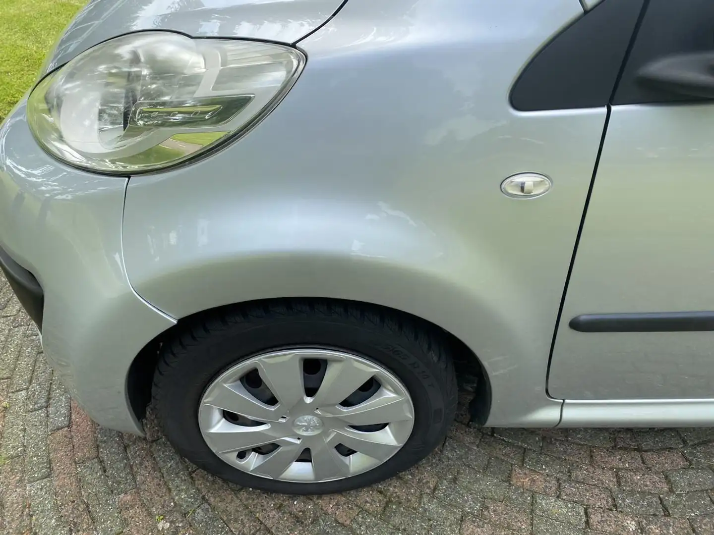 Peugeot 107 1.0 ACTIVE /AIRCO/LED VERLICHTING /5DRS Grijs - 2