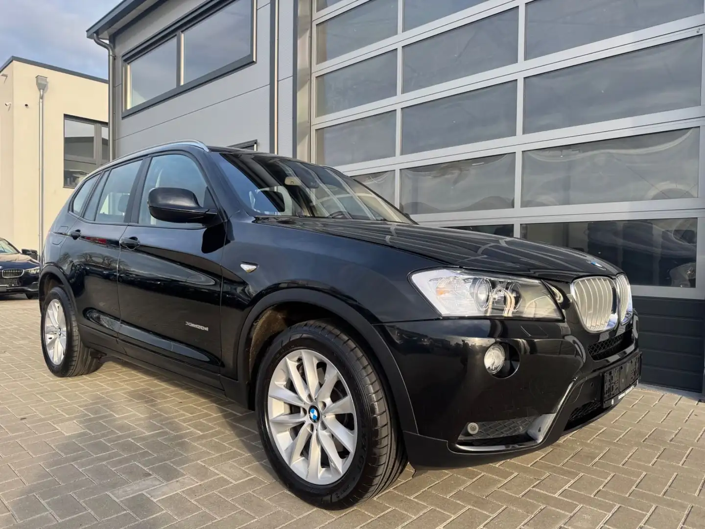 BMW X3 xDrive30d NAVI PROF* XENON MEMORY Schwarz - 1