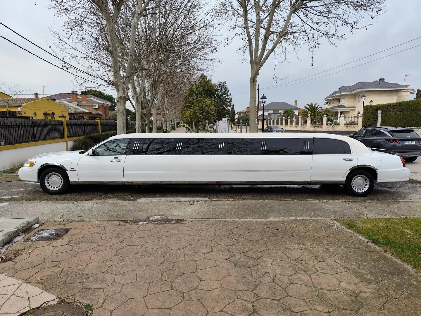 Lincoln Town Car LIMUSINA 180" Blanco - 1