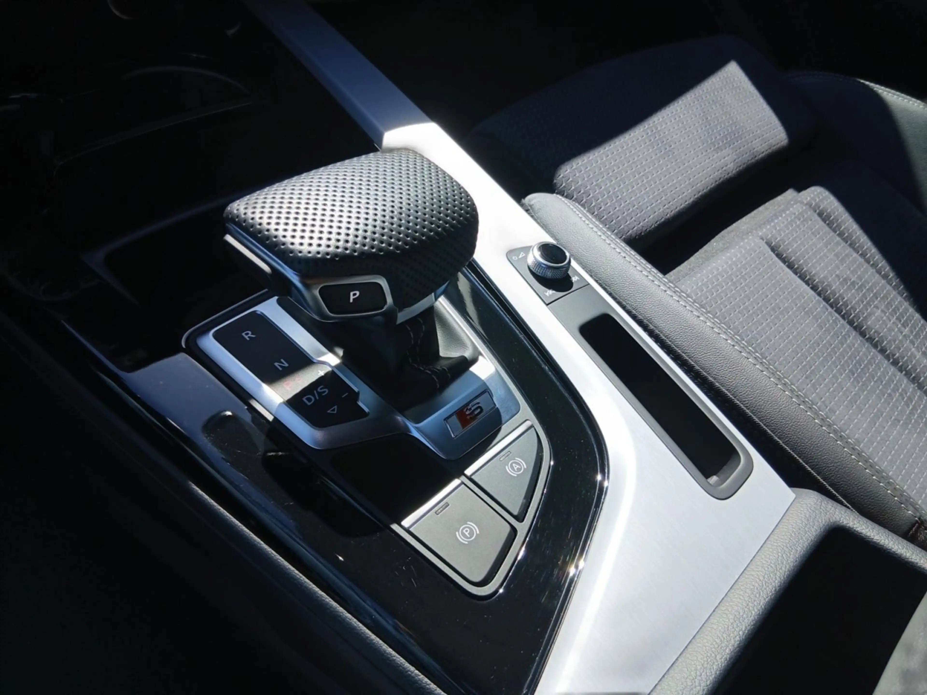 Audi S4 *MATRIX*NAV+*AHK*R-CAM*GRA*SHZ* — photo 22