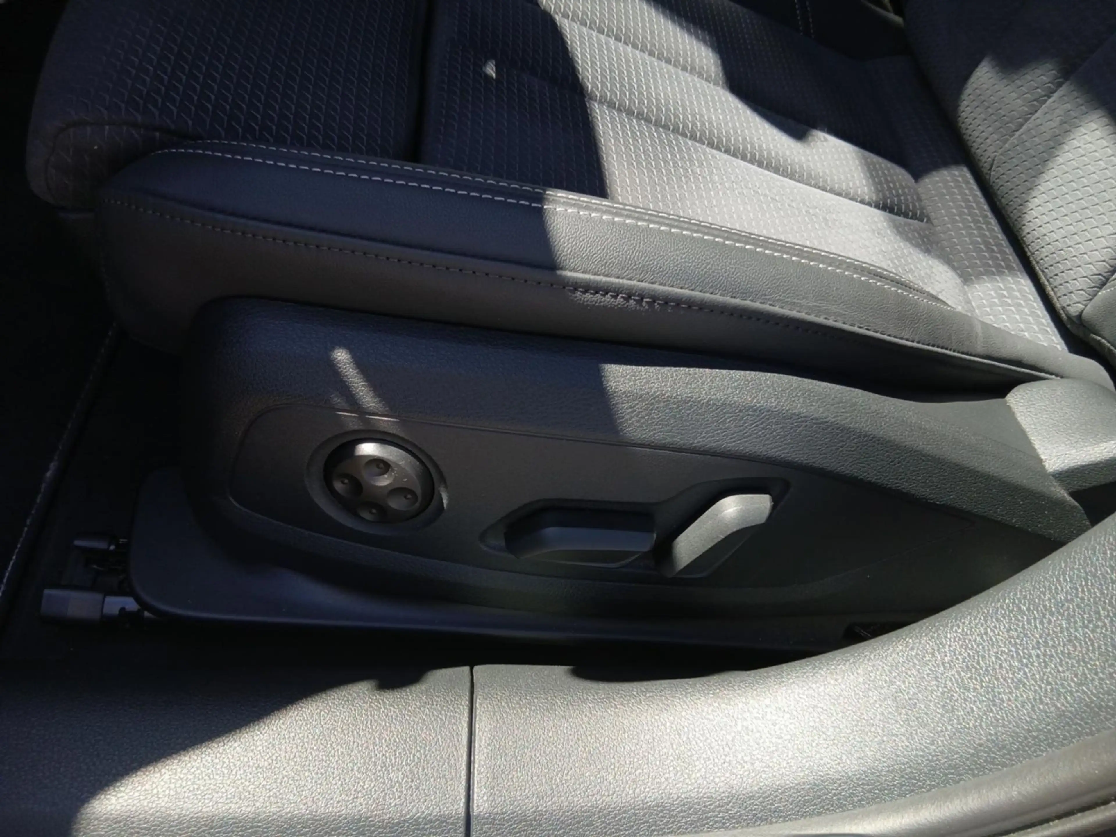 Audi S4 *MATRIX*NAV+*AHK*R-CAM*GRA*SHZ* — photo 14