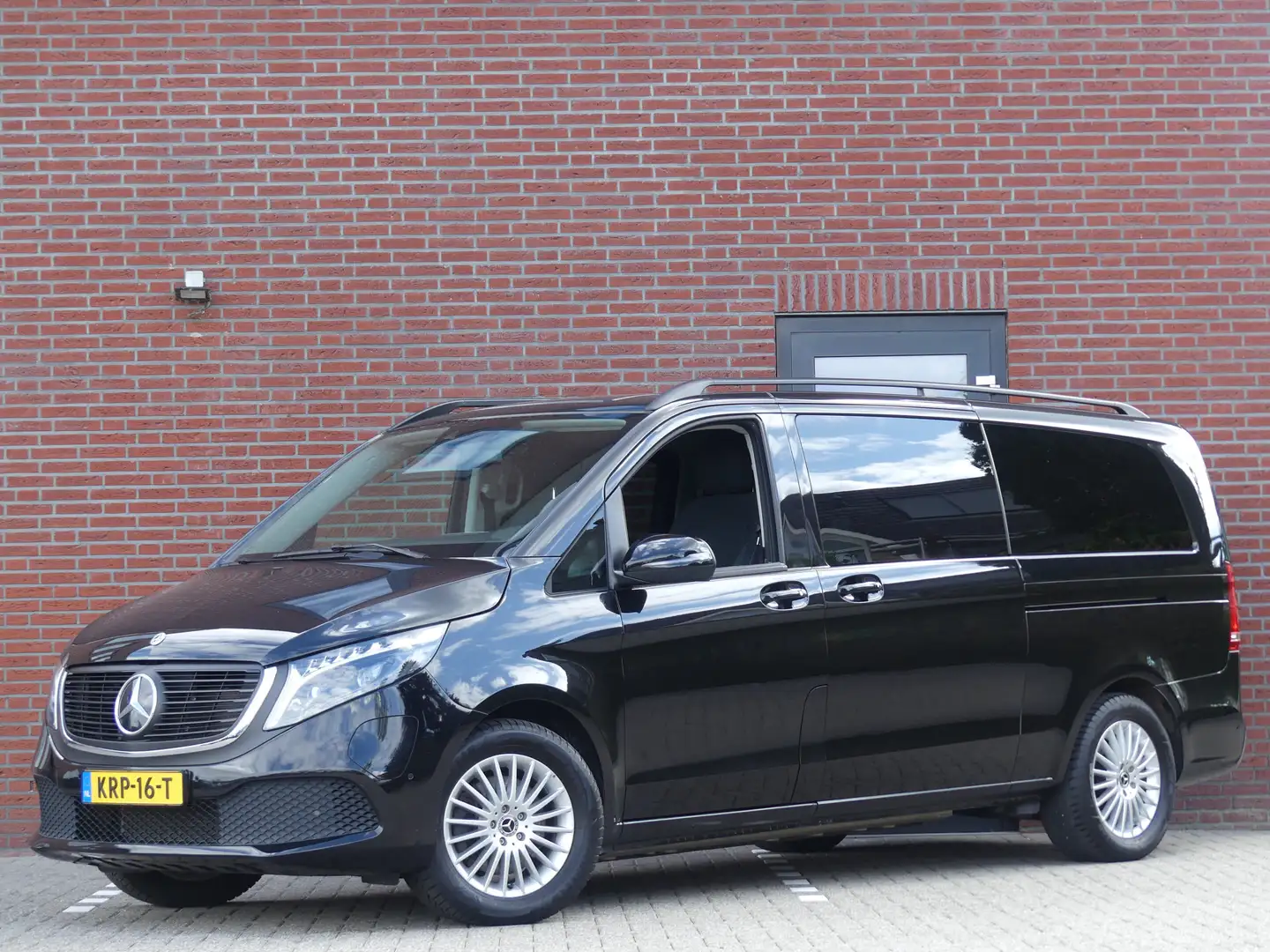 MERCEDES-BENZ Eqv