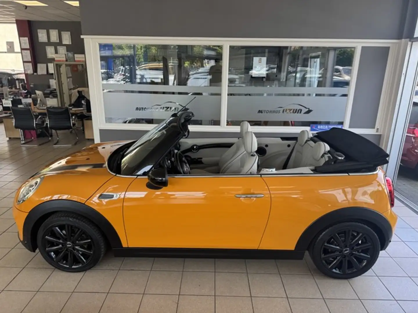 MINI Cooper Cabrio Leder Navi-Prof LED Kamera Ambient Оранжевий - 2