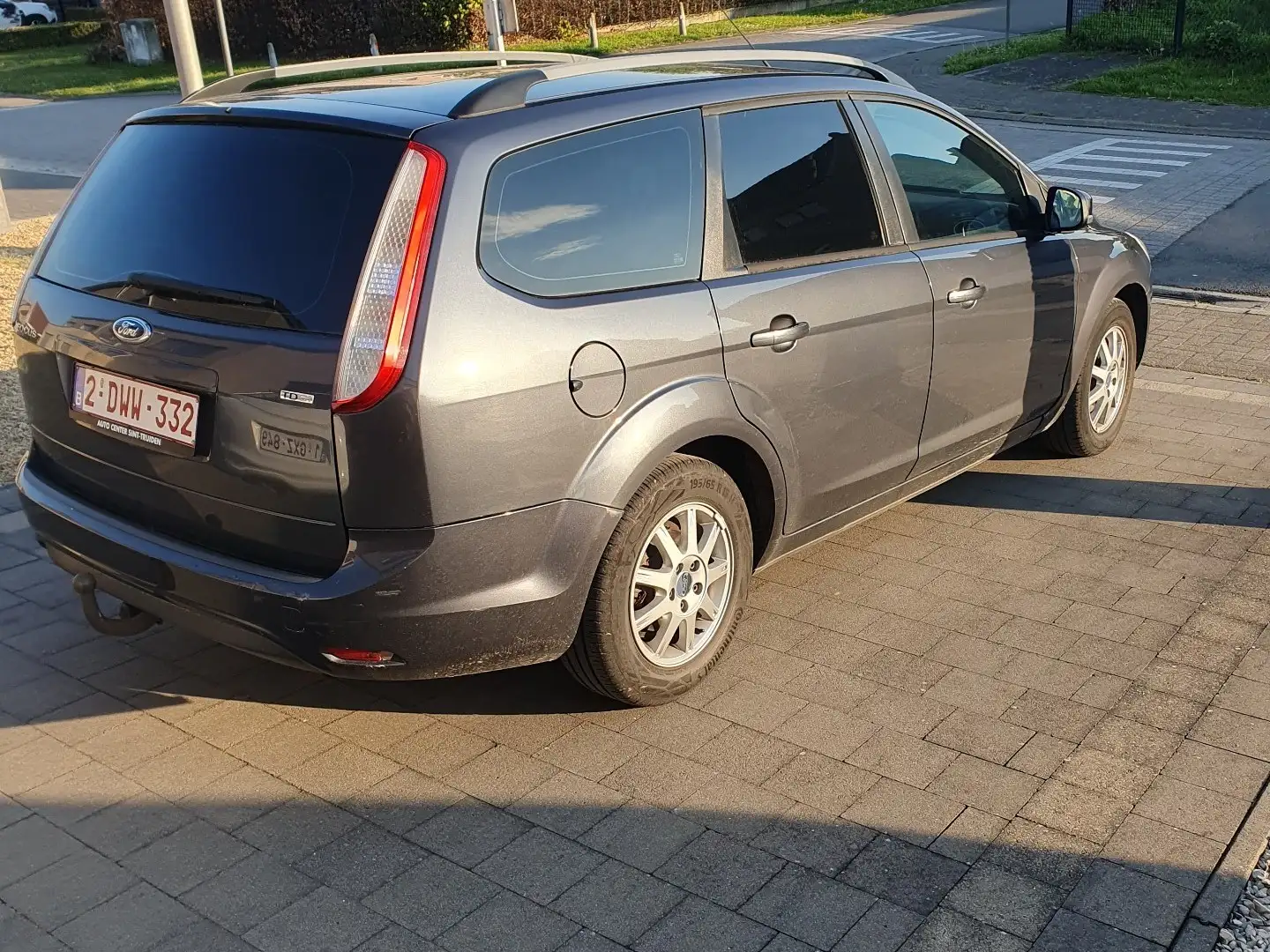 Ford Focus 1.6 TDCi DPF Ambiente Gris - 1