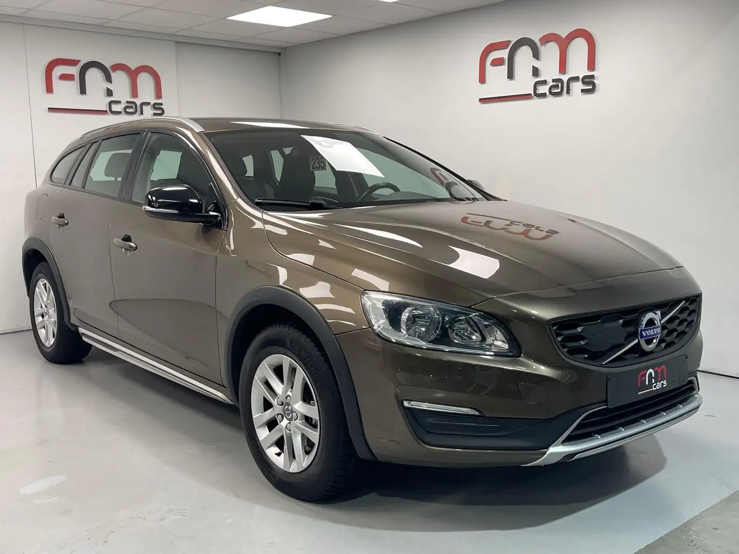 Volvo V60 Cross Country Automaat bwj2016 Trekhaak Navi Cruise Garantie Brun - 1