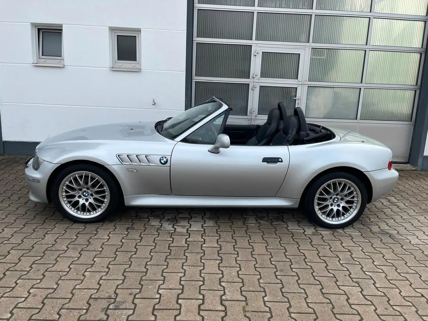 BMW Z3 Roadster 3.0iA/Sportpaket/SHZ/TÜV NEU/Klima Silber - 2