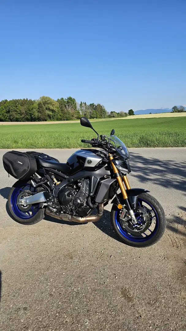 Yamaha MT-09 SP Stříbrná - 2