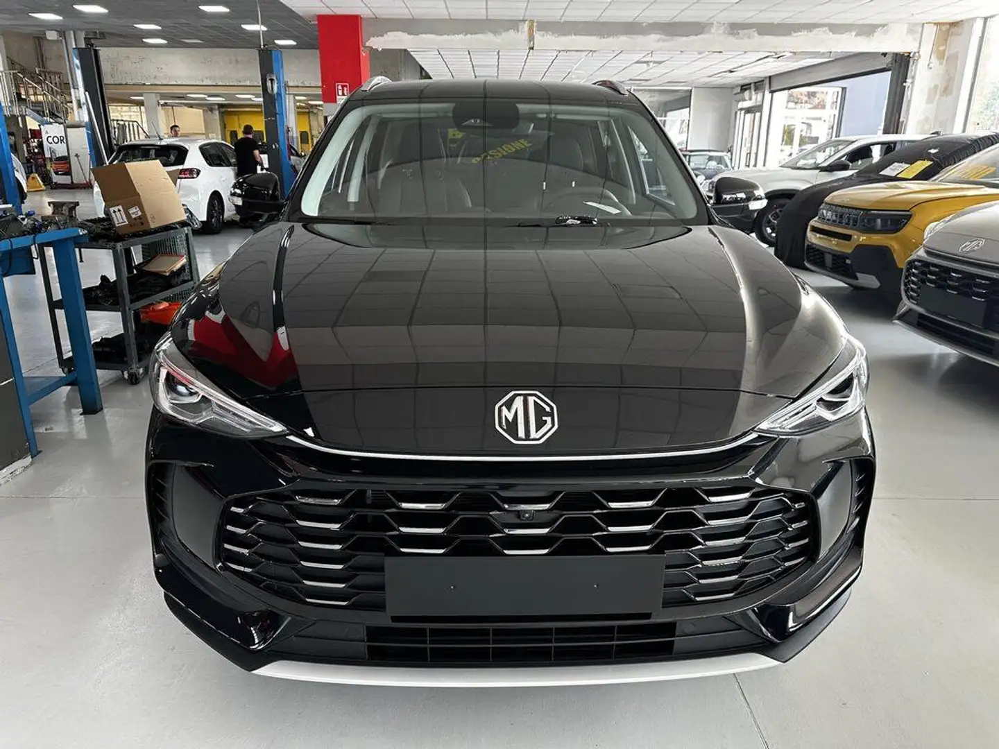 MG ZS Hybrid+ 1.5 Luxury auto Negro - 2