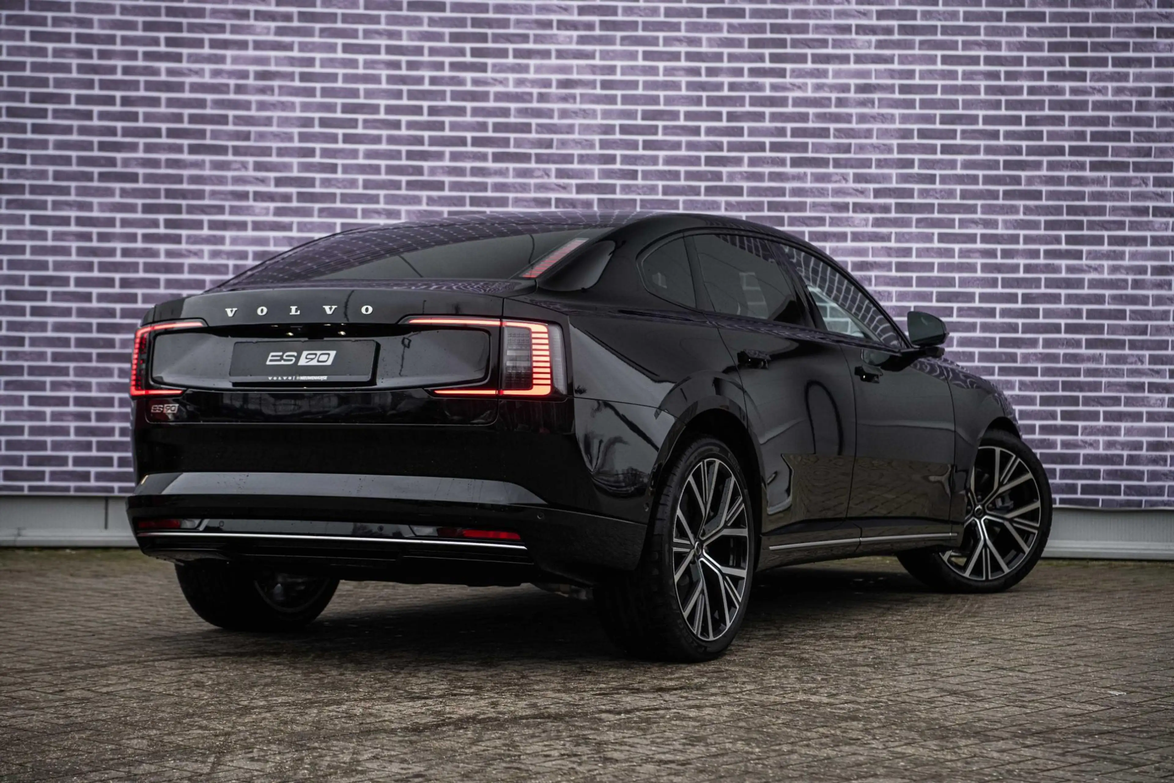 Volvo ES90 Single Motor Extended Range Ultra 92 kWh | Pilot A — photo 3