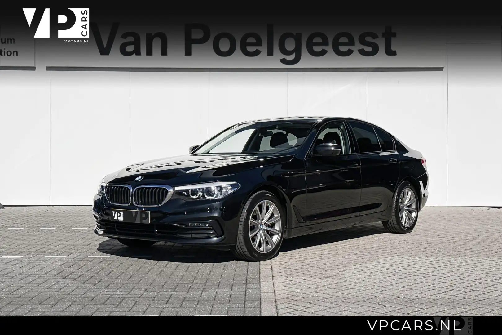 BMW 520 5 Serie Sedan 520d xDrive High Executive Zwart - 1
