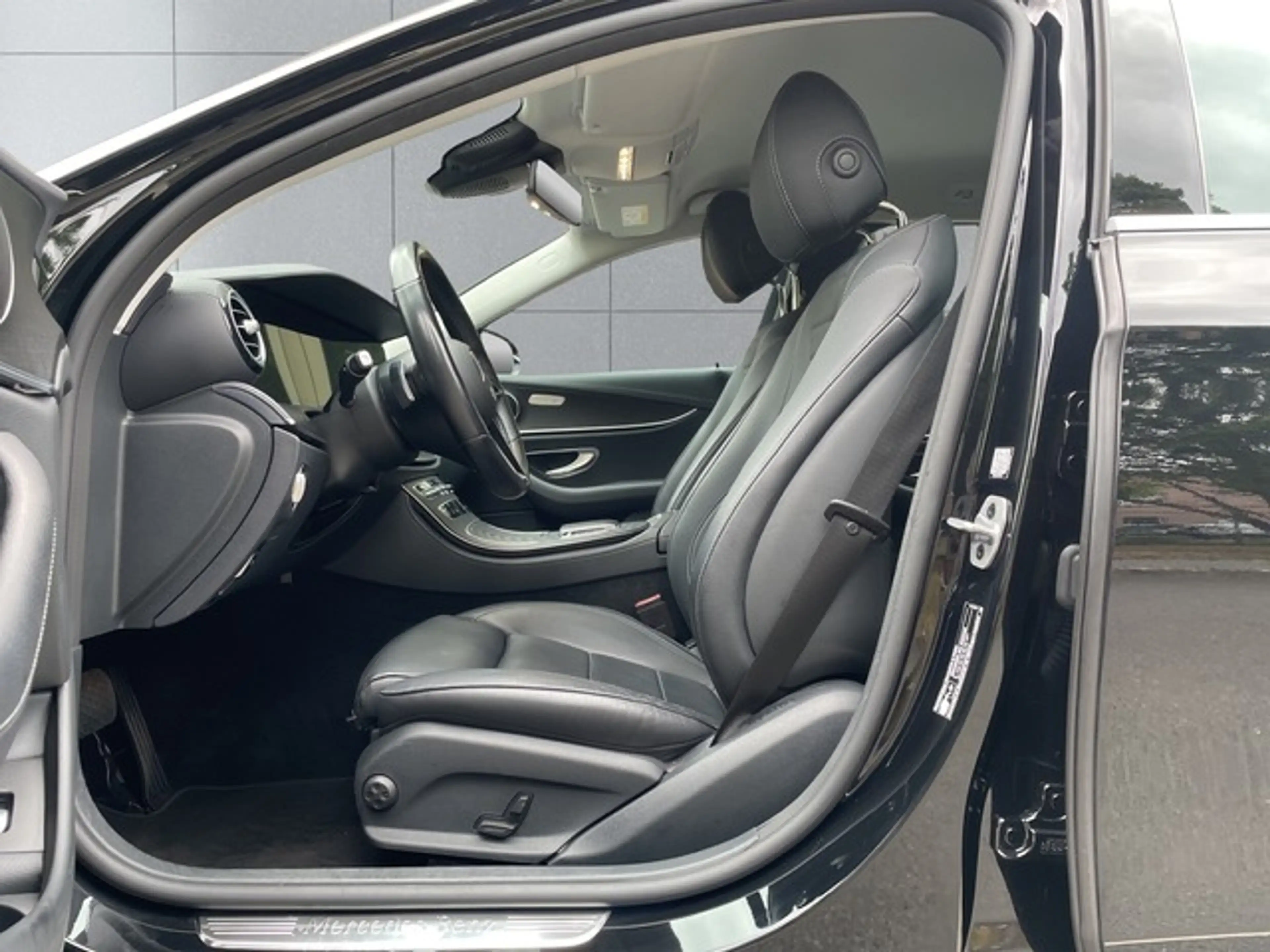 Mercedes-Benz E 400 d T 4M DISTRO LEDER KAM360 STANDHZG ALARM — photo 15