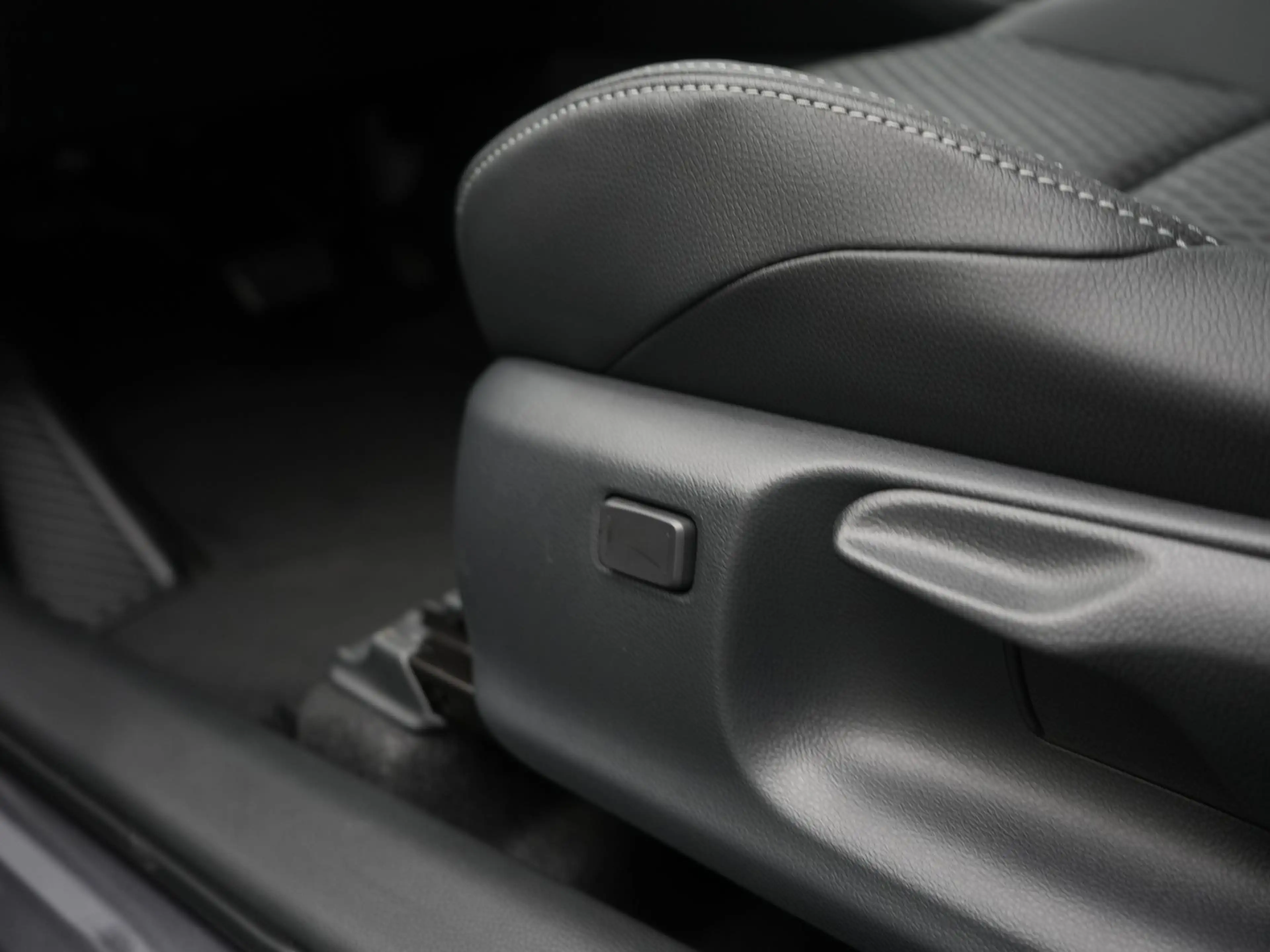 Toyota Yaris 1.5 Hybrid 130 Executive Storm Grey Metallic — photo 5