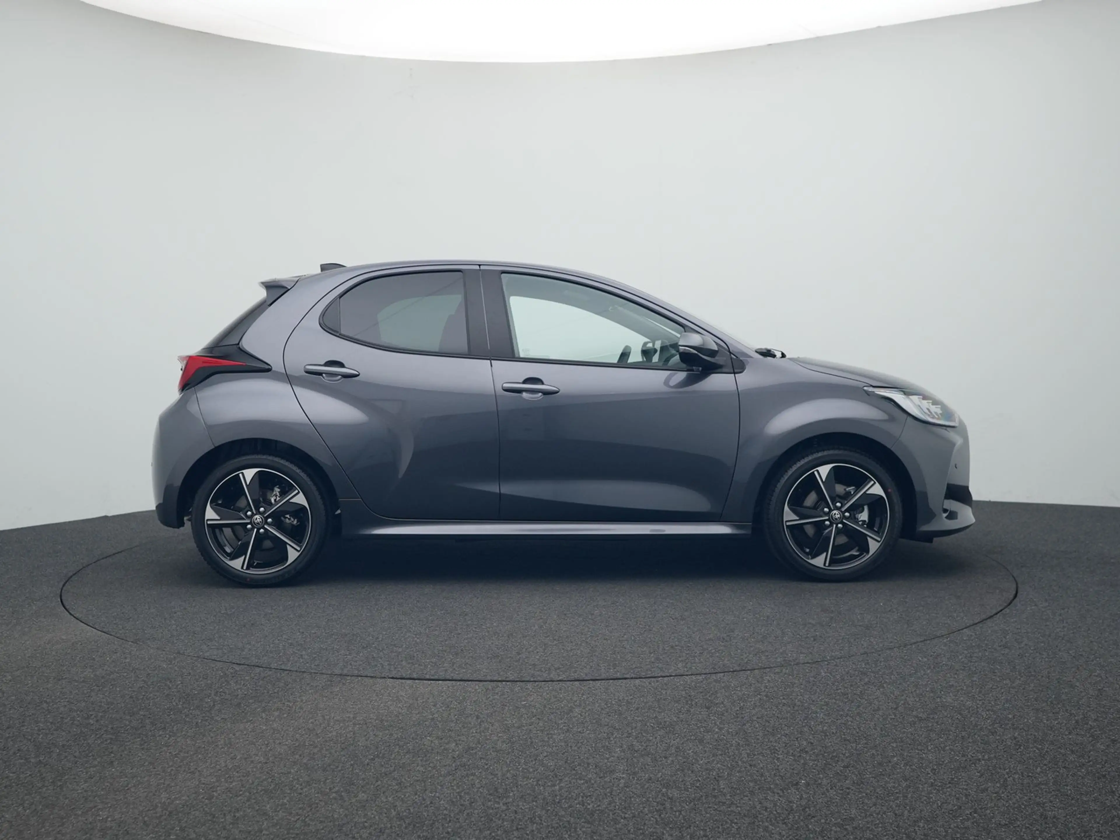 Toyota Yaris 1.5 Hybrid 130 Executive Storm Grey Metallic — photo 7
