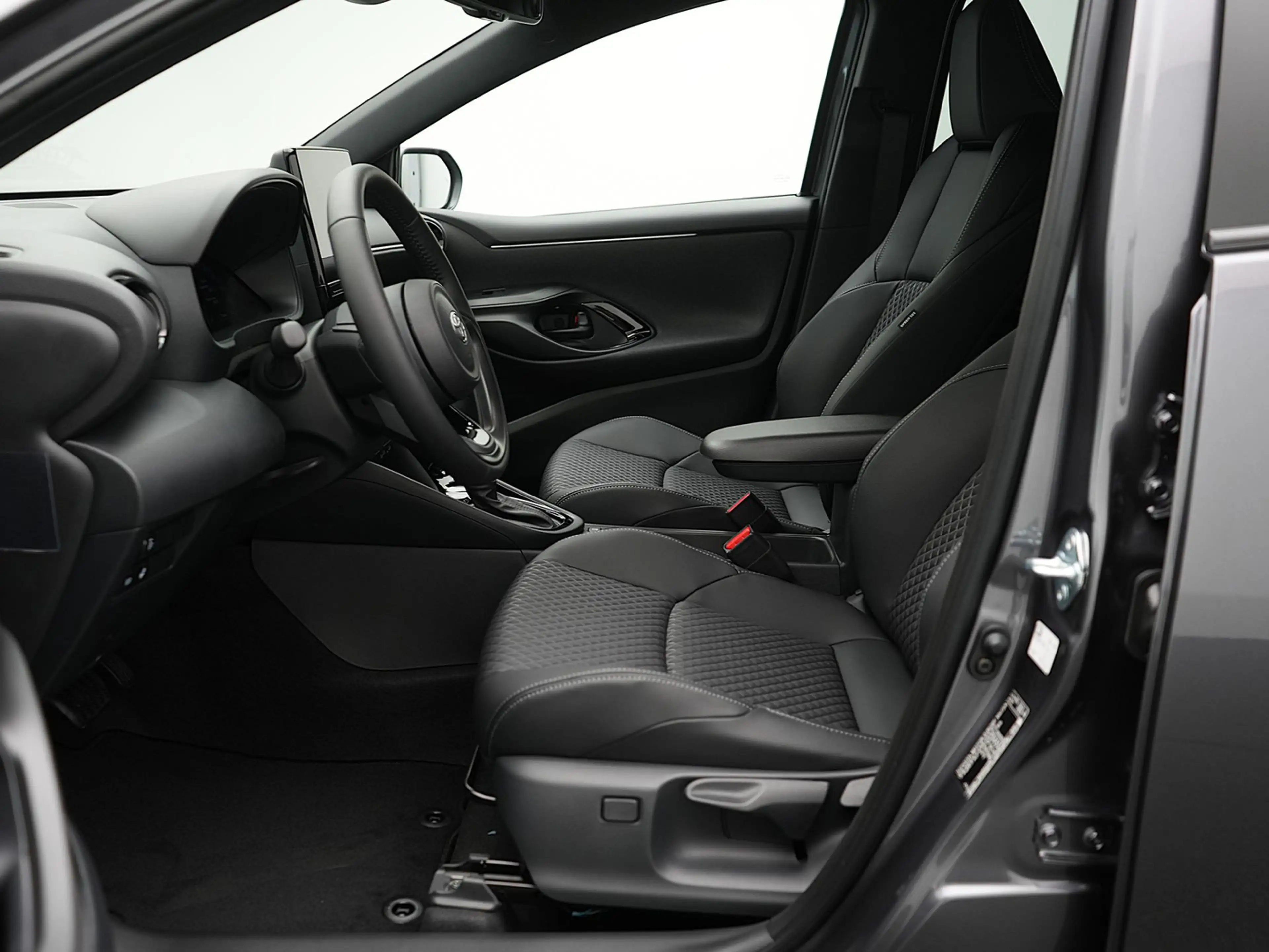 Toyota Yaris 1.5 Hybrid 130 Executive Storm Grey Metallic — photo 4
