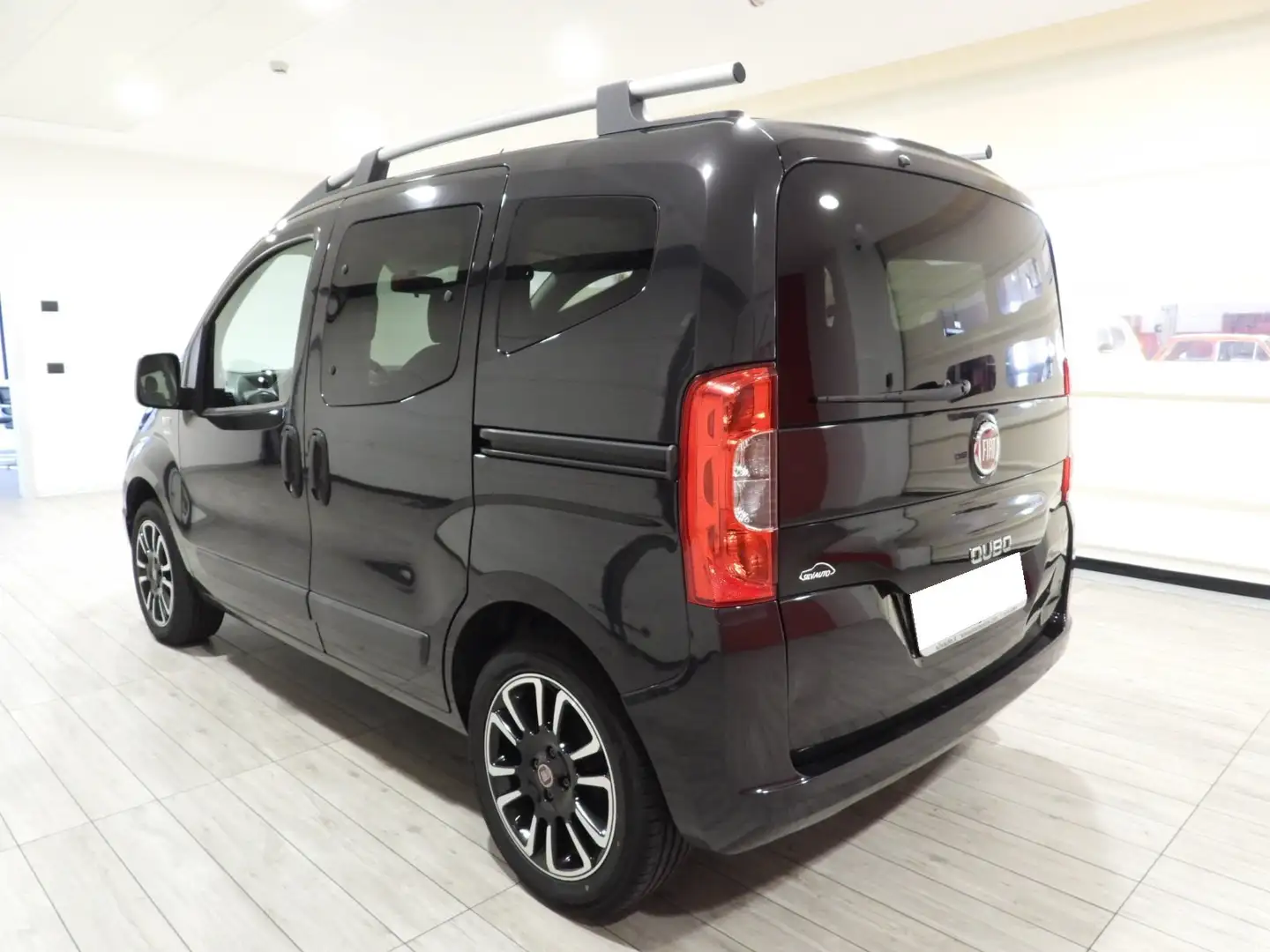 Fiat Qubo 1.4 NATURALPOWER 77CV LOUNGE (2016) Nero - 2