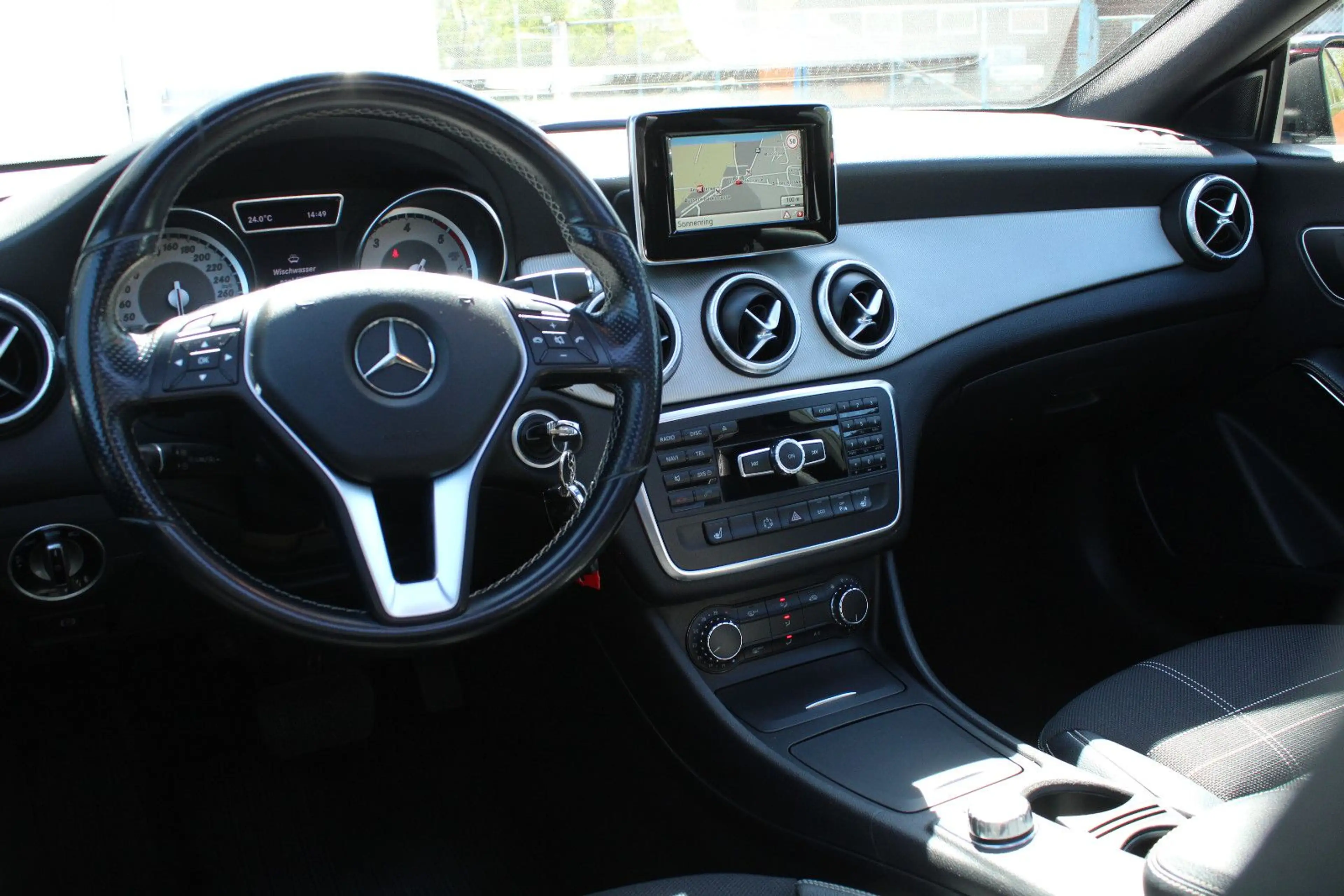 Mercedes-Benz CLA 220 CDI I R-Kamera I Navi I Panorama — photo 11