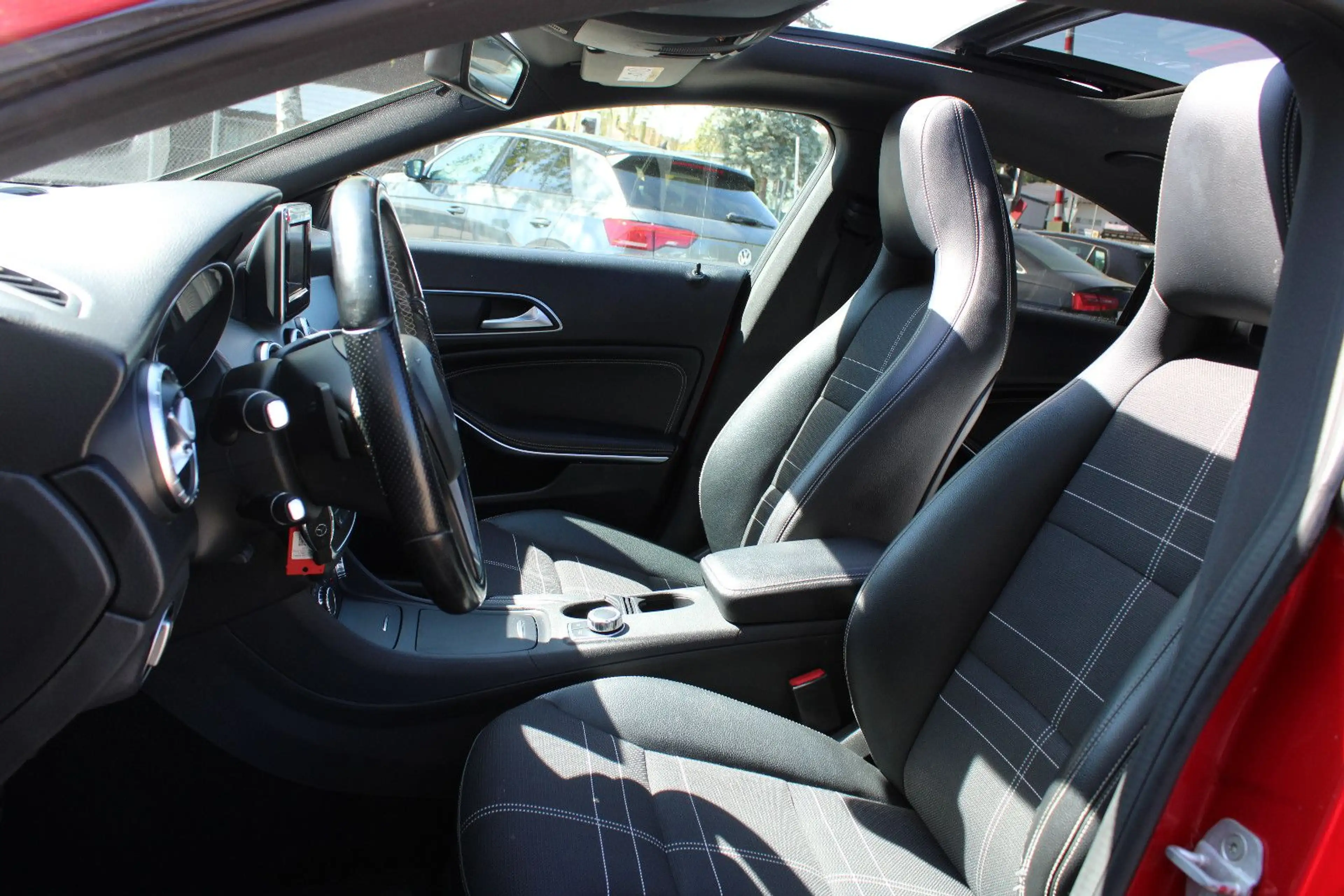 Mercedes-Benz CLA 220 CDI I R-Kamera I Navi I Panorama — photo 10