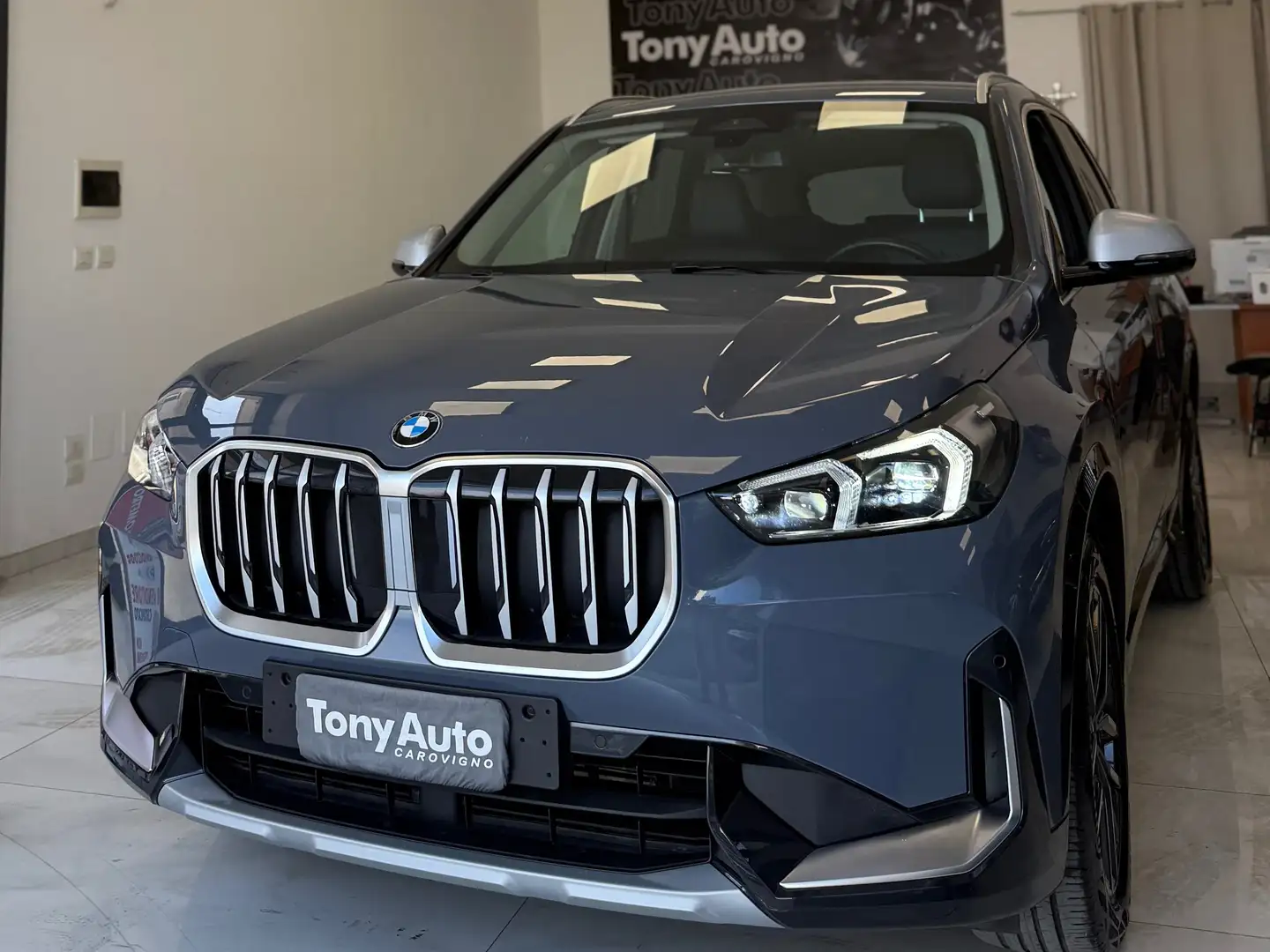 BMW X1 sdrive18d SPORT, APPLE CARPLAY,VIRTUAL.TELECAMERA Gris - 2