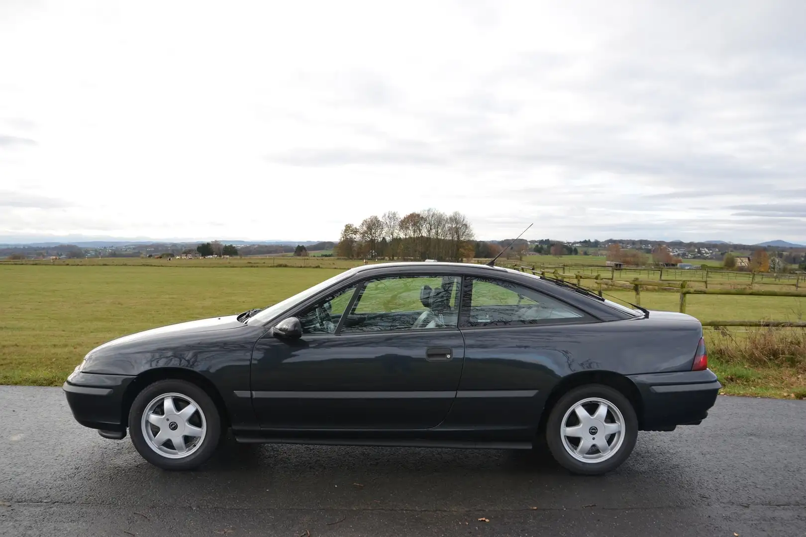 Opel Calibra V6 Oldtimer Schwarz - 2
