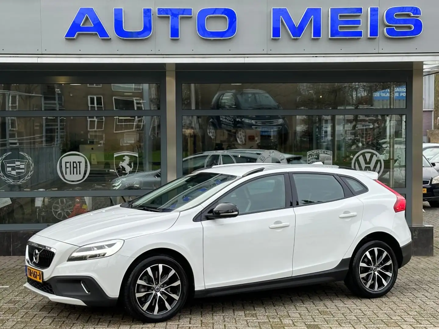 Volvo V40 Cross Country 1.5 T3 Dynamic Edition Automaat Navi Clima Cruise Wit - 1