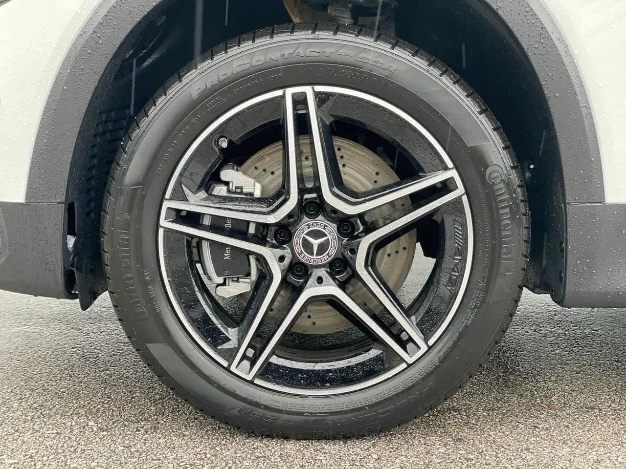 Mercedes-Benz GLB photo Mercedes-Benz GLB