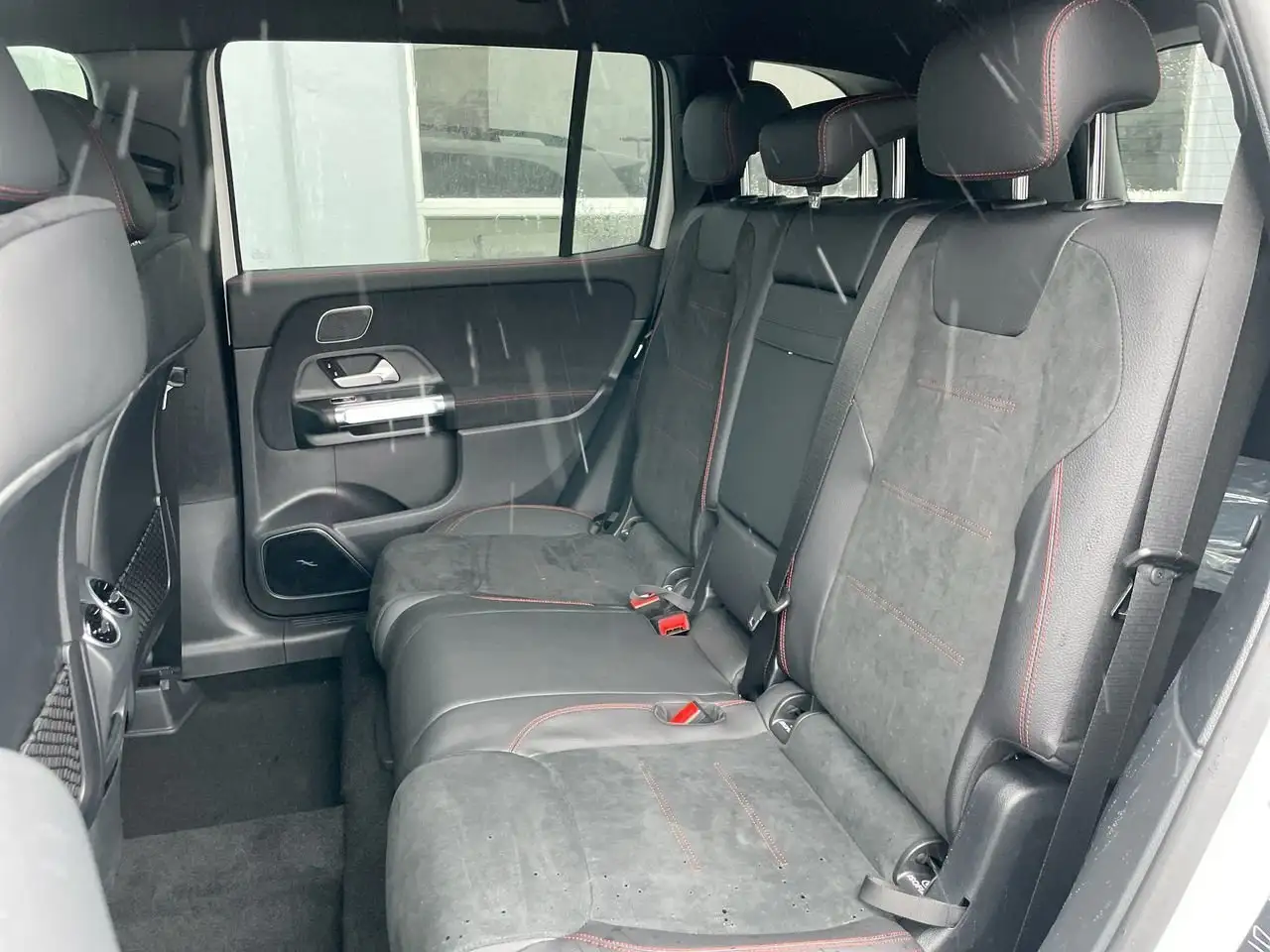 Mercedes-Benz GLB photo Mercedes-Benz GLB