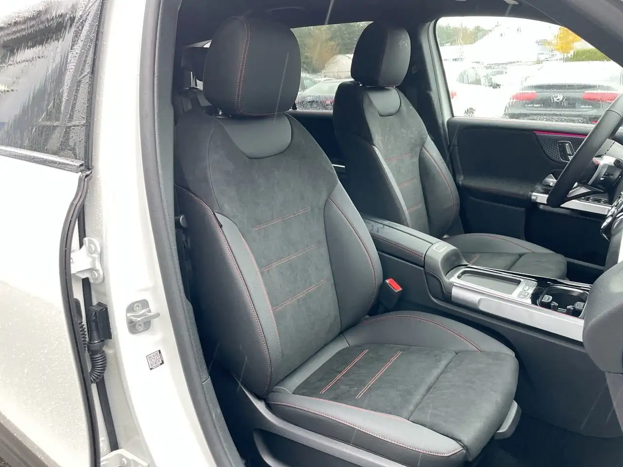 Mercedes-Benz GLB photo Mercedes-Benz GLB