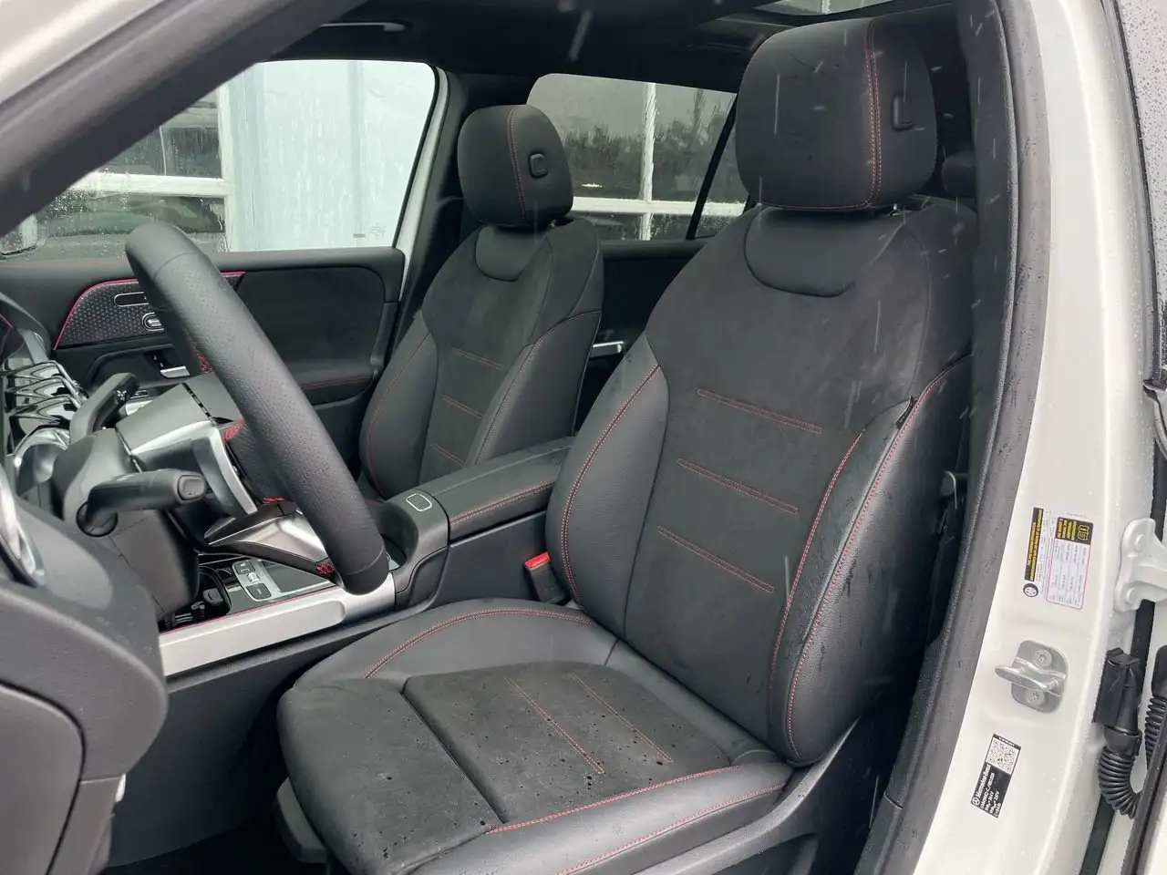 Mercedes-Benz GLB photo Mercedes-Benz GLB