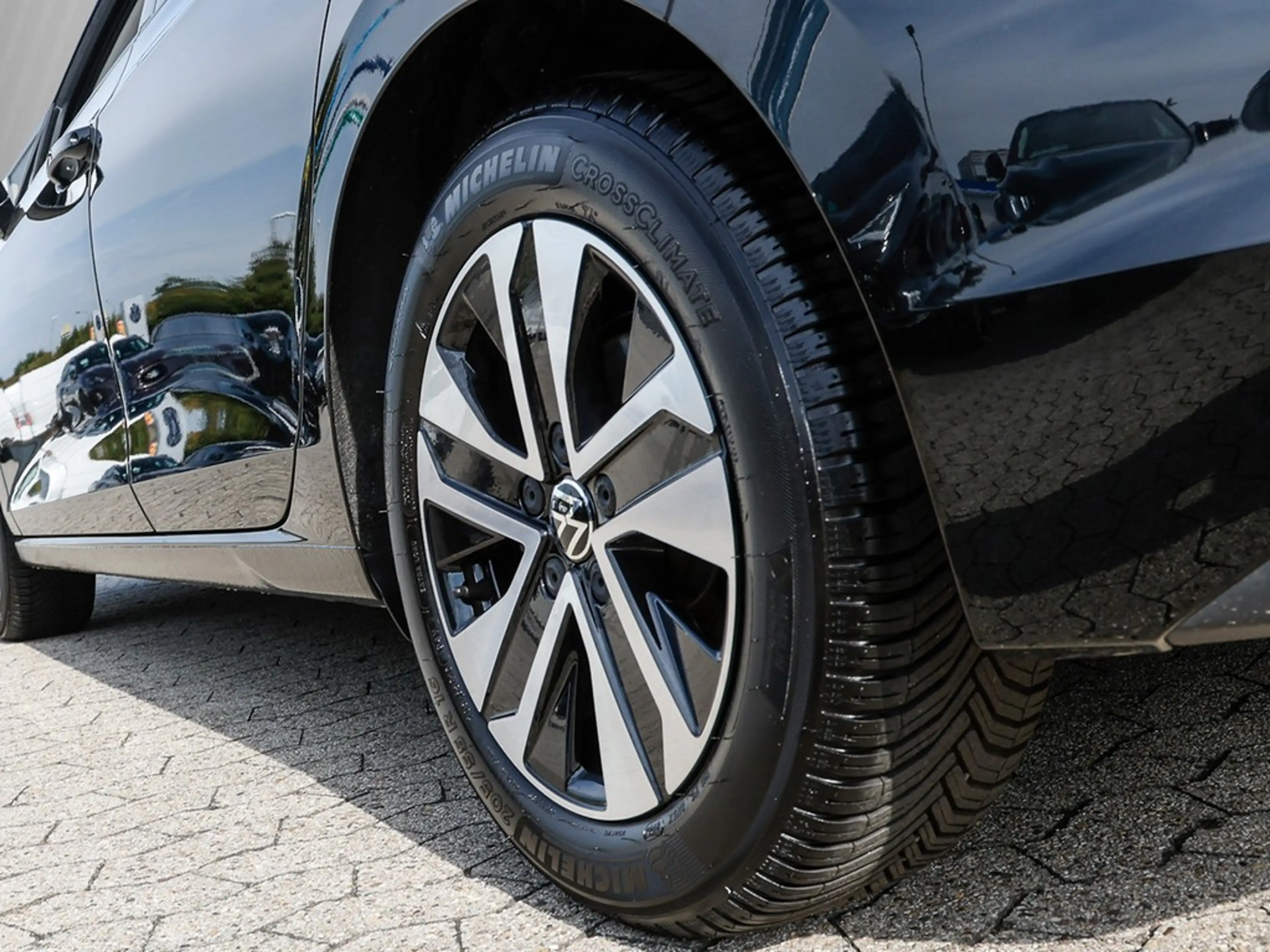 Volkswagen Golf VIII 2.0 TDI DSG Energy AHK/Navi/LEDplus — photo 6