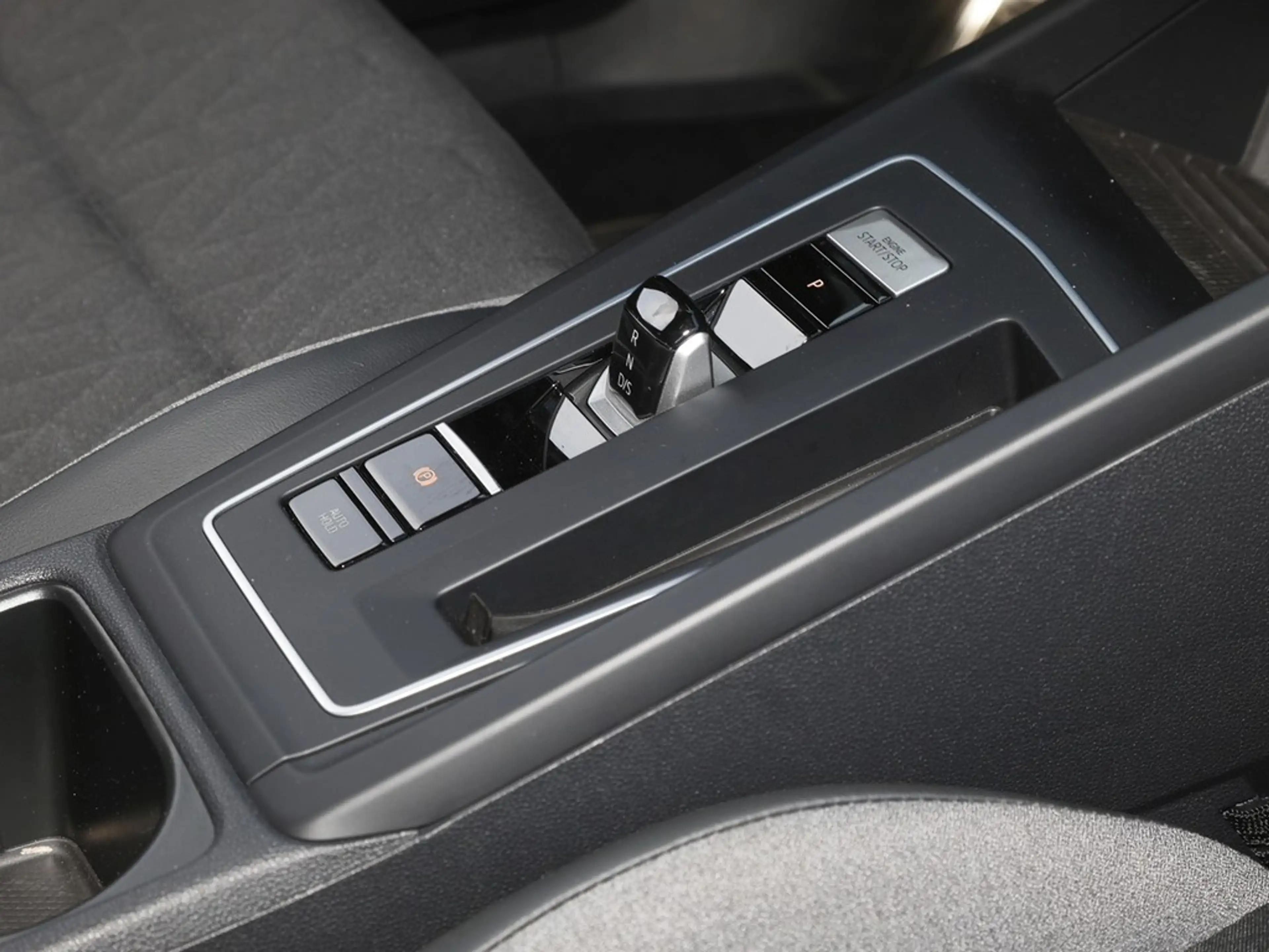 Volkswagen Golf VIII 2.0 TDI DSG Energy AHK/Navi/LEDplus — photo 10