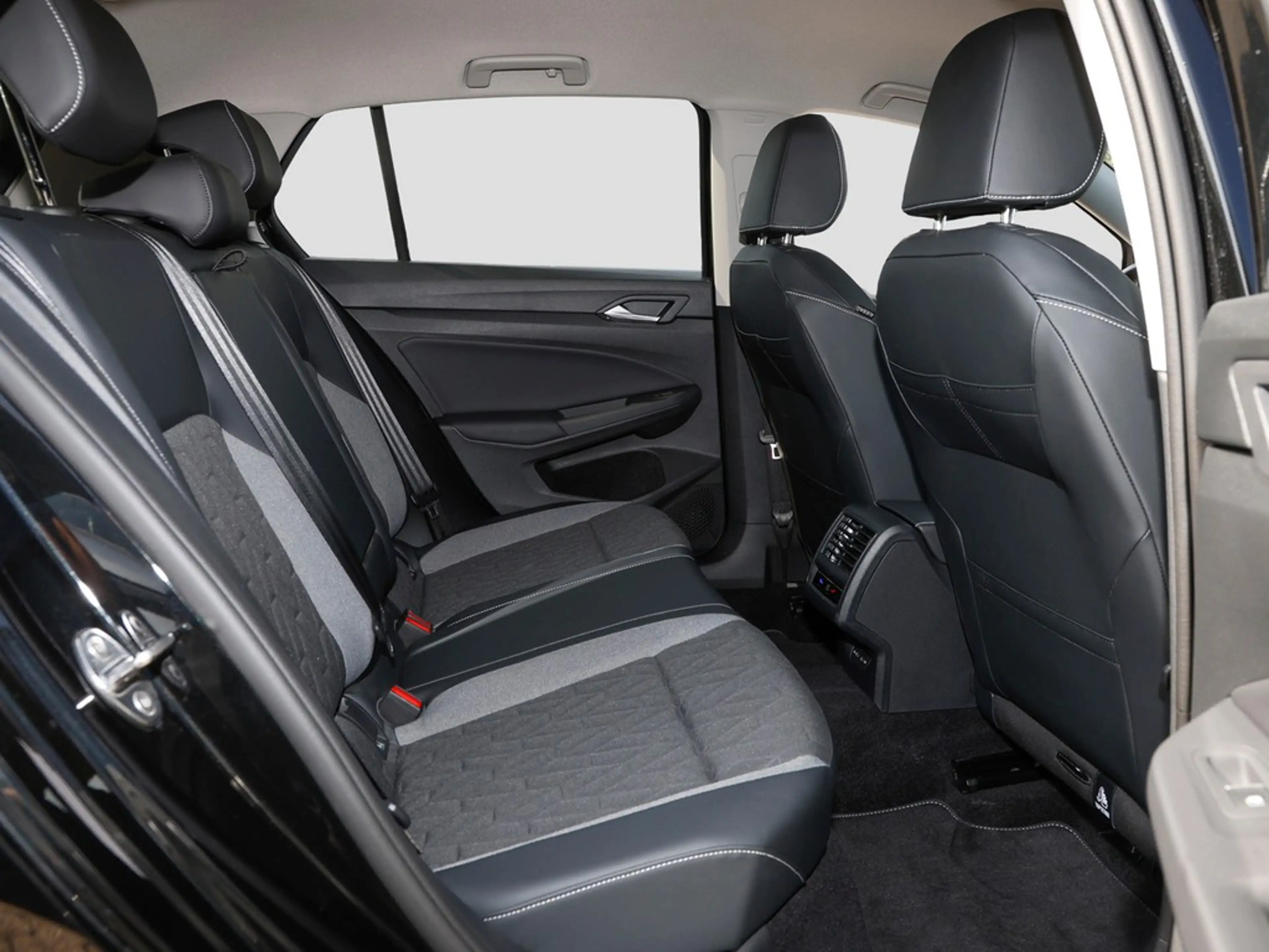 Volkswagen Golf VIII 2.0 TDI DSG Energy AHK/Navi/LEDplus — photo 11