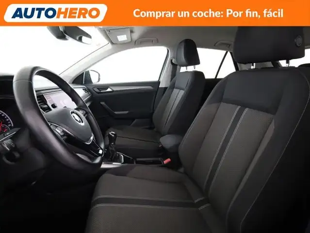 Volkswagen T-Roc view 11