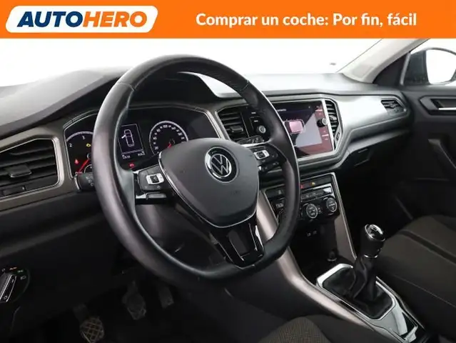Volkswagen T-Roc view 12