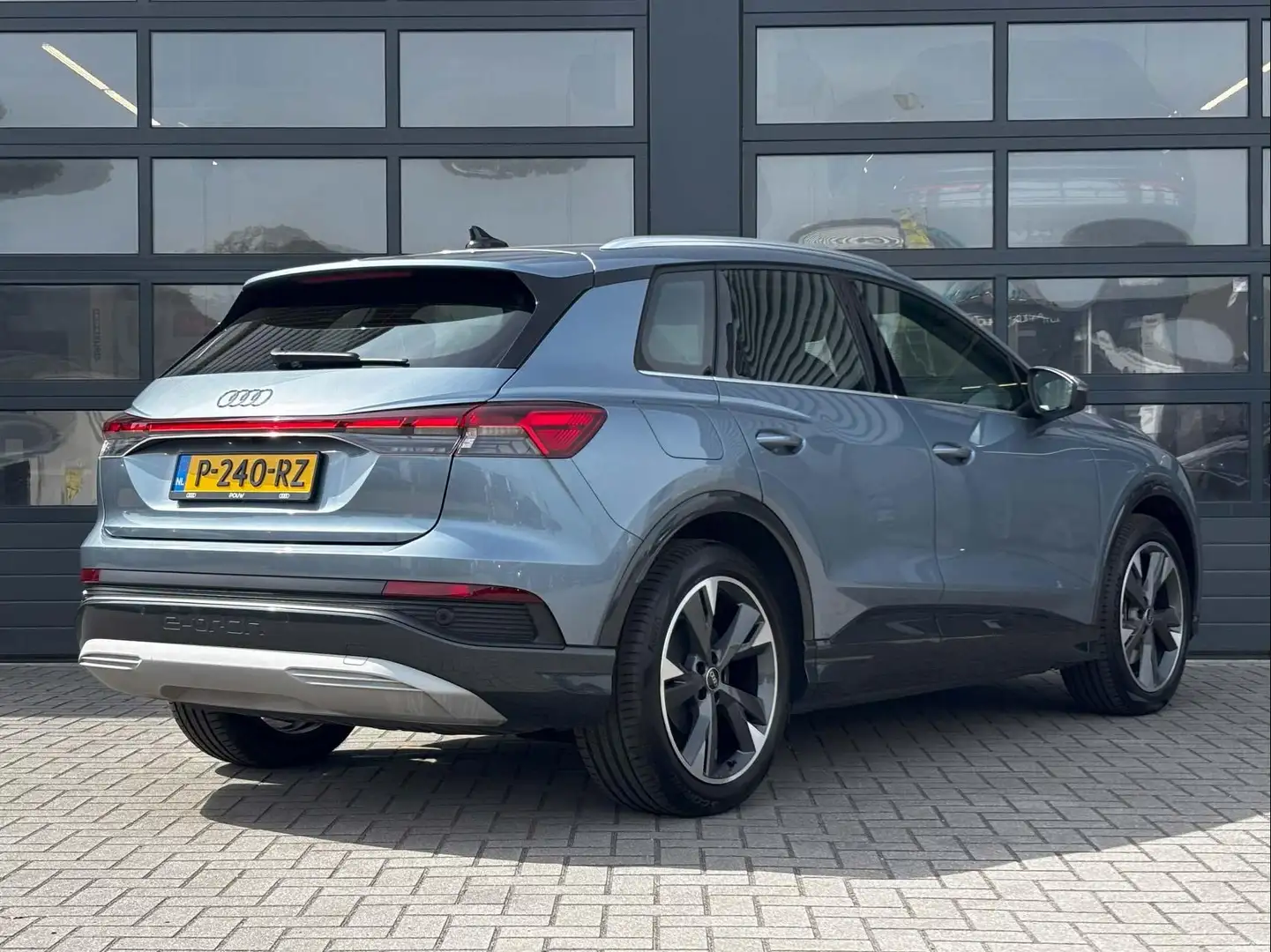 Audi Q4 e-tron 40 204pk Launch Edition Advanced Plus 77 kWh | SoH Blauw - 2