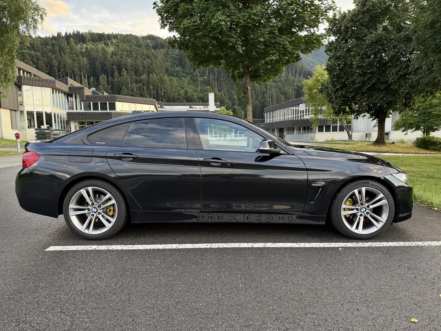 BMW 418 418d Gran Coupe Sport Line Aut. Schwarz - 2