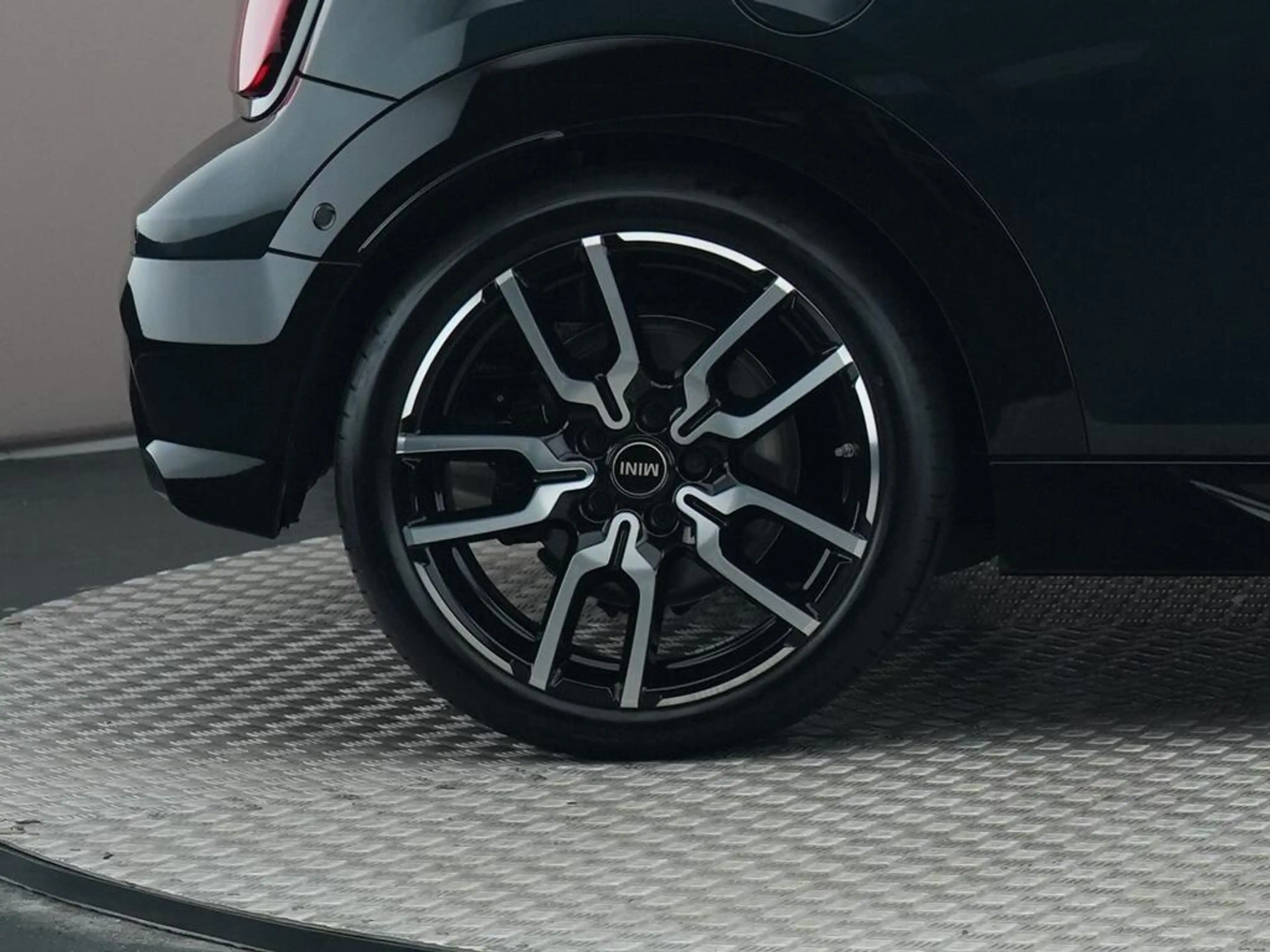 MINI Cooper S Cabrio 2.0 John Cooper Works XL — photo 15