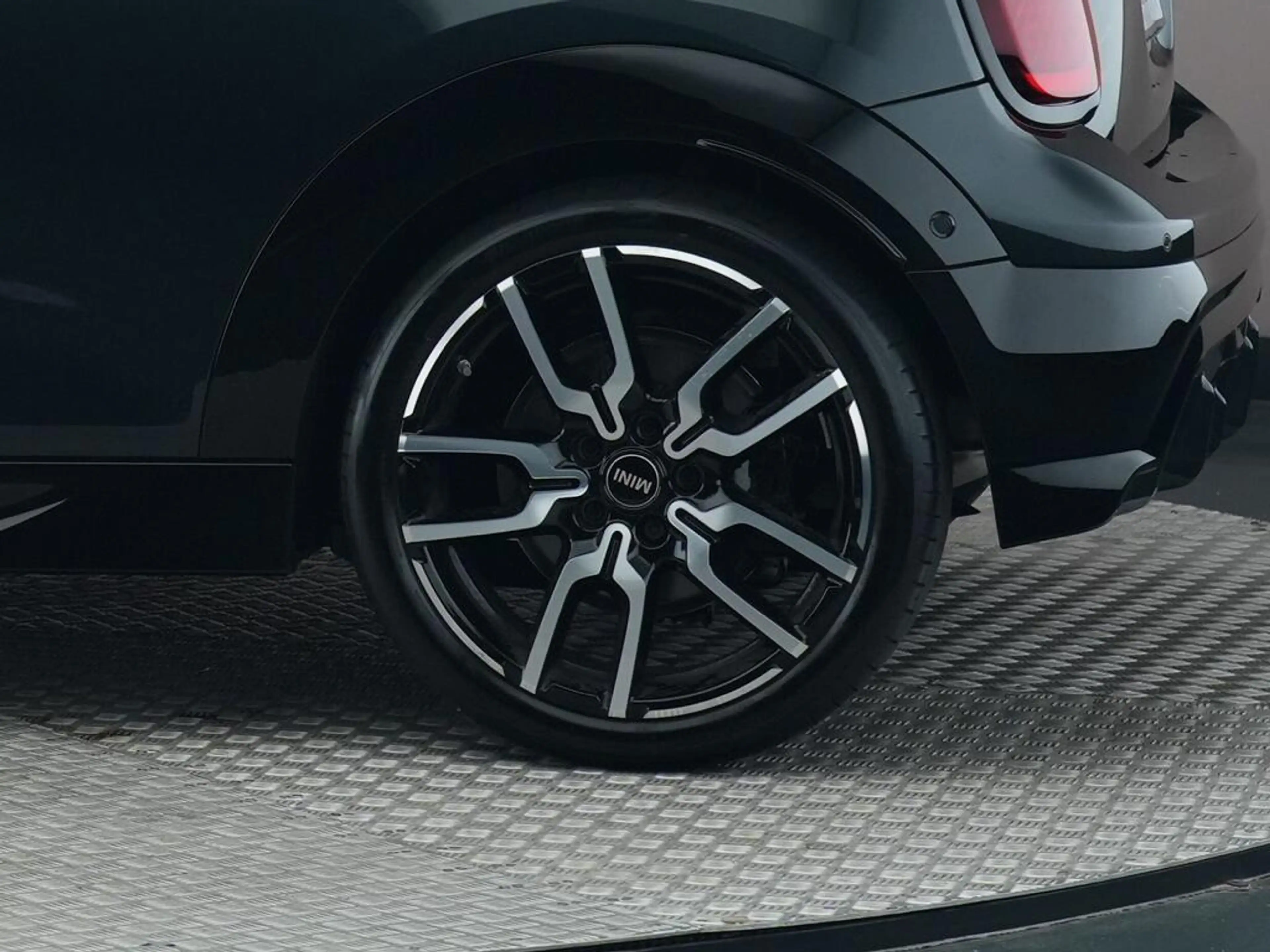 MINI Cooper S Cabrio 2.0 John Cooper Works XL — photo 14