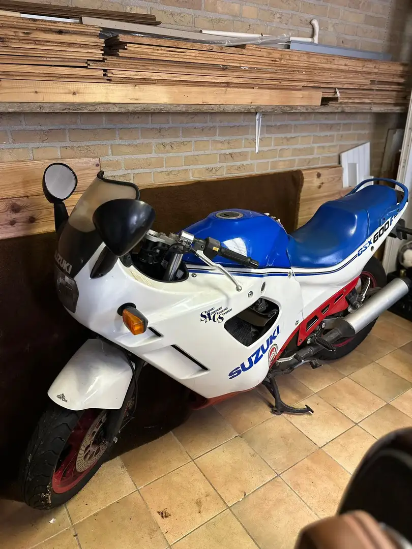 Suzuki GSX 600 Wit - 1