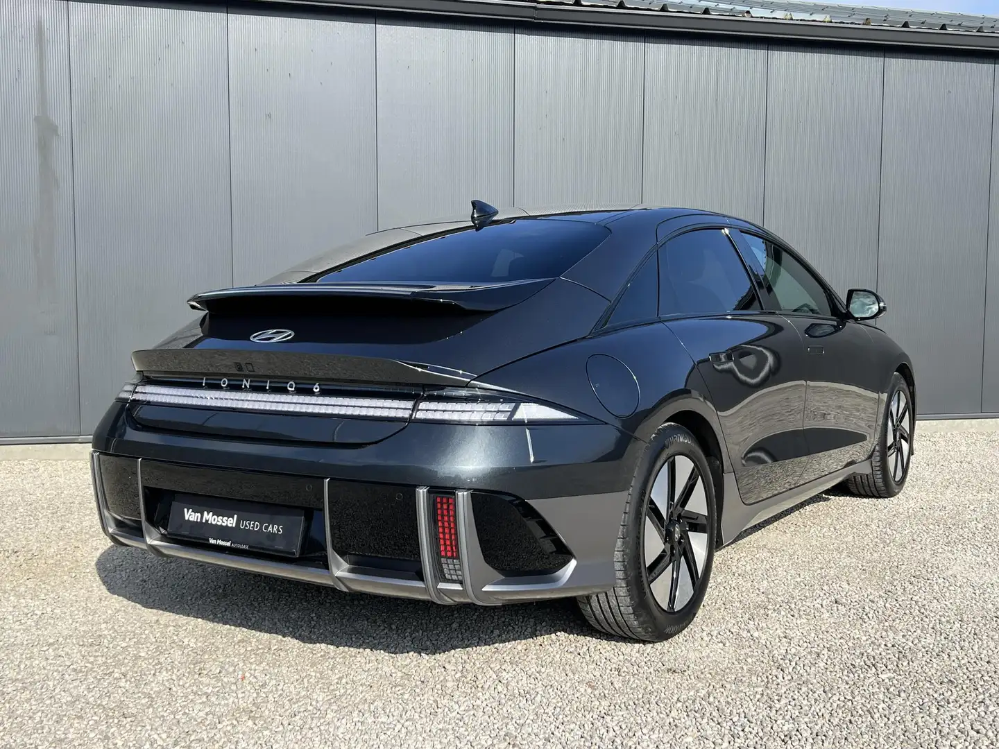 Hyundai IONIQ 6 Core Plus 77kWh Gris - 2