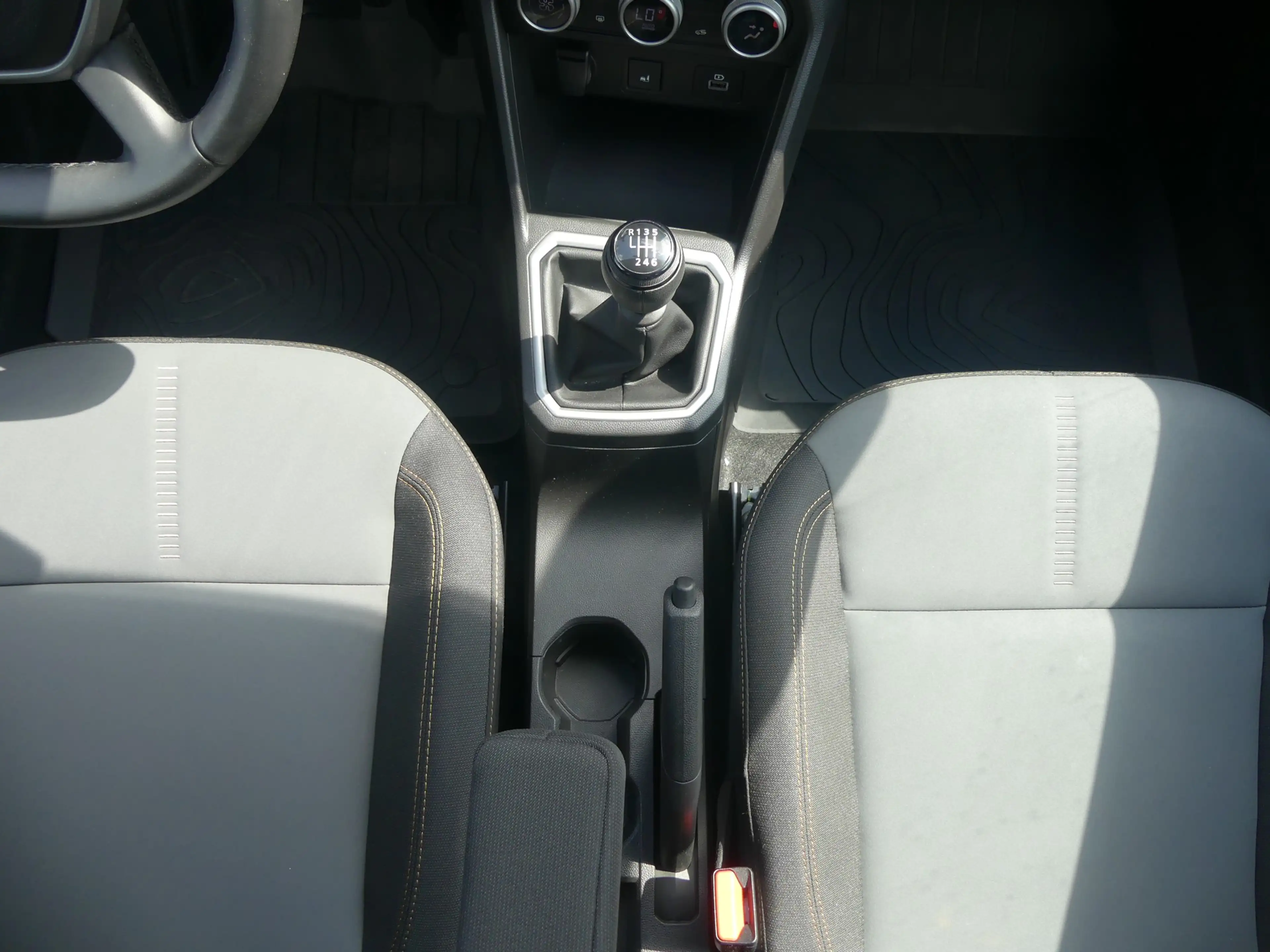Dacia Jogger Eco-G 100 LED Navi AAC SHZ Kamera — photo 18