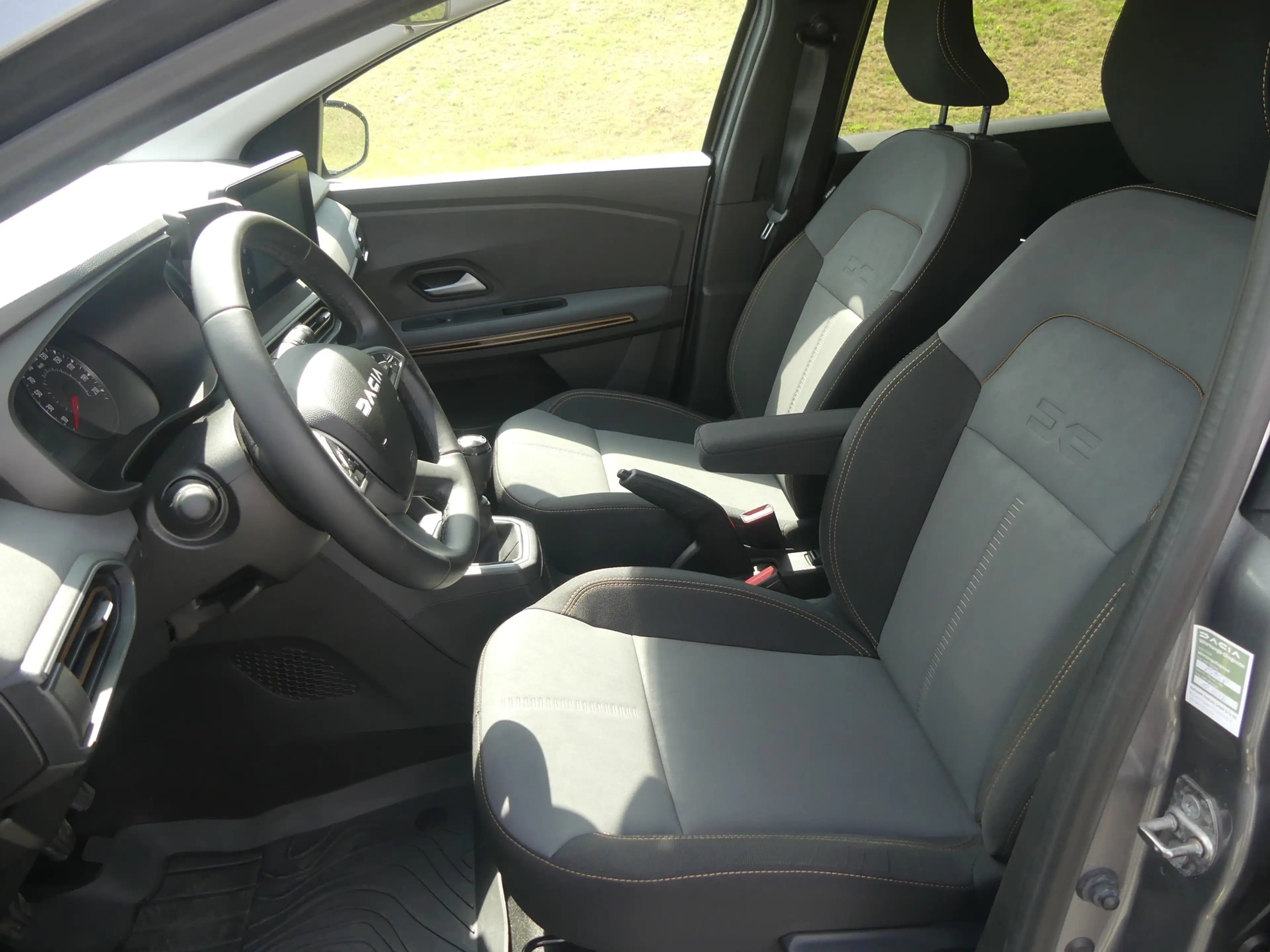 Dacia Jogger Eco-G 100 LED Navi AAC SHZ Kamera — photo 28