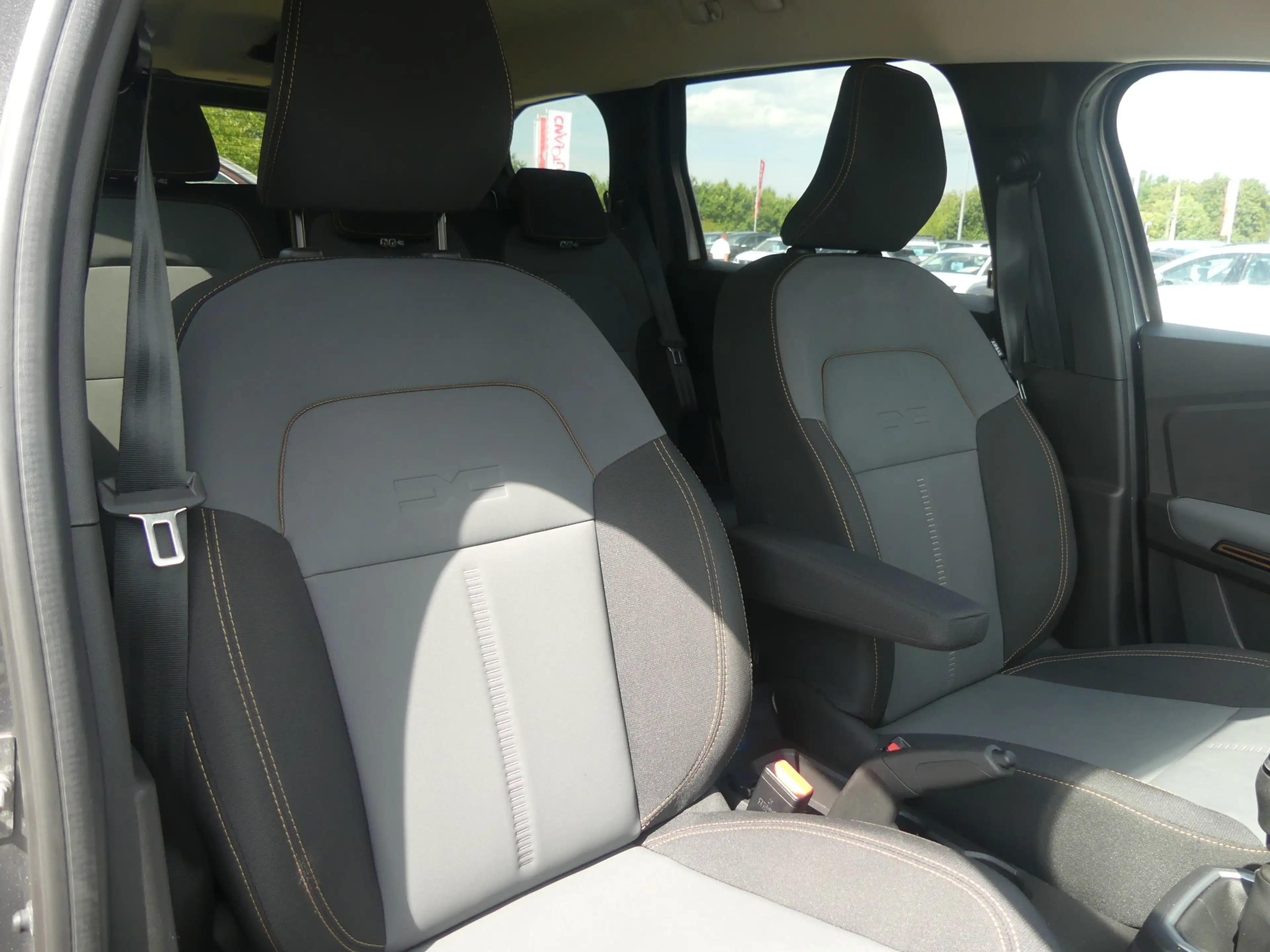 Dacia Jogger Eco-G 100 LED Navi AAC SHZ Kamera — photo 29
