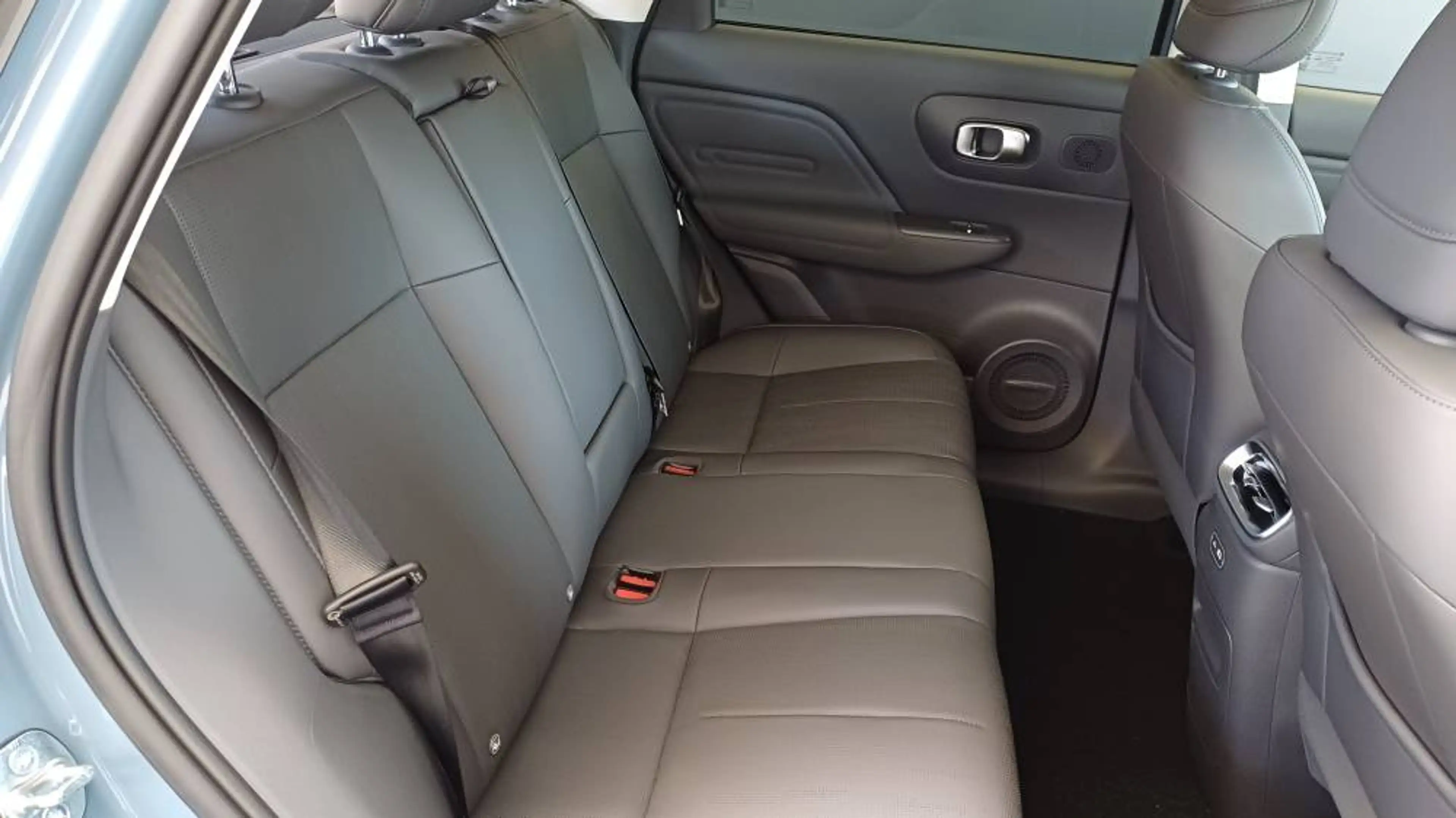 Leapmotor B10 HYBRID EV³ Design 218PS — photo 11