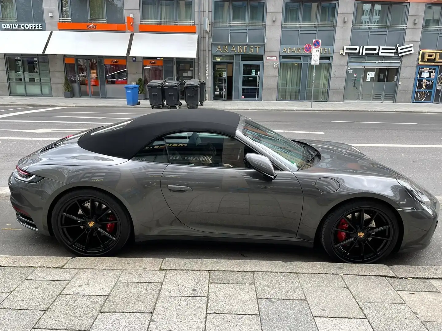 Porsche 992 Carrera 4S Cab. Hinterachslenkung KLAPPE TOP Grijs - 1