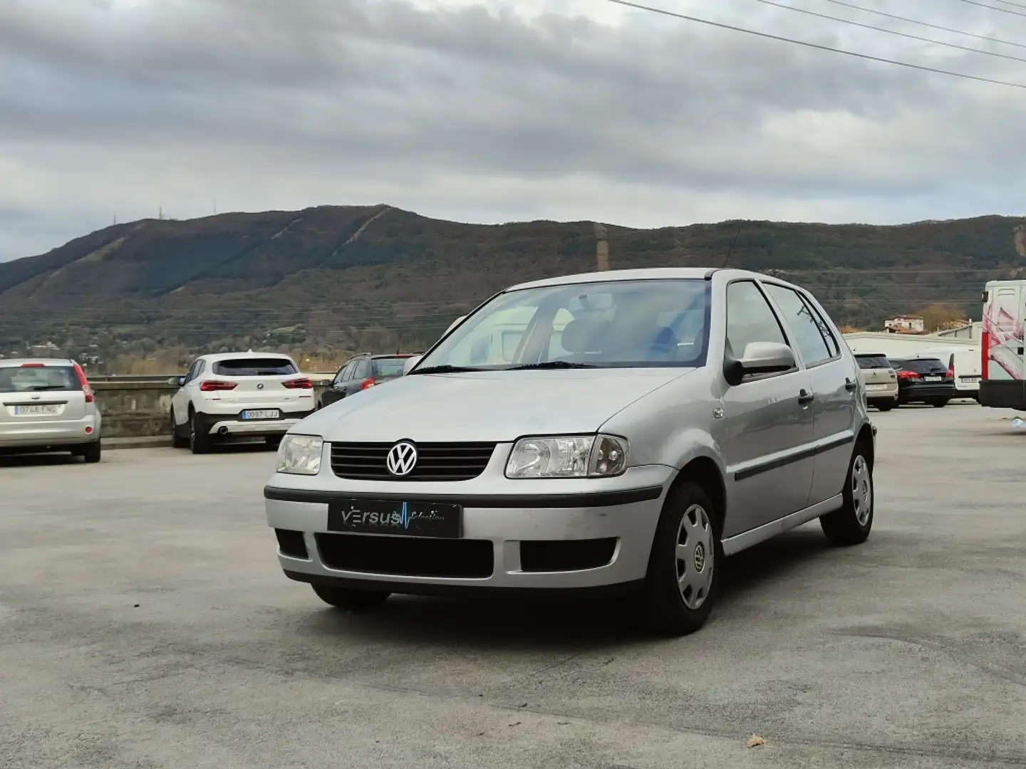 Volkswagen Polo 1.4 Trendline Plateado - 1